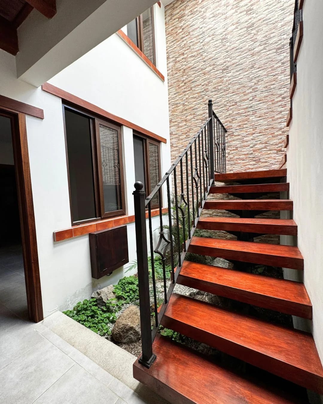 CASA EN VENTA EN ANTIGUA GARDENS — foto 3 de 9