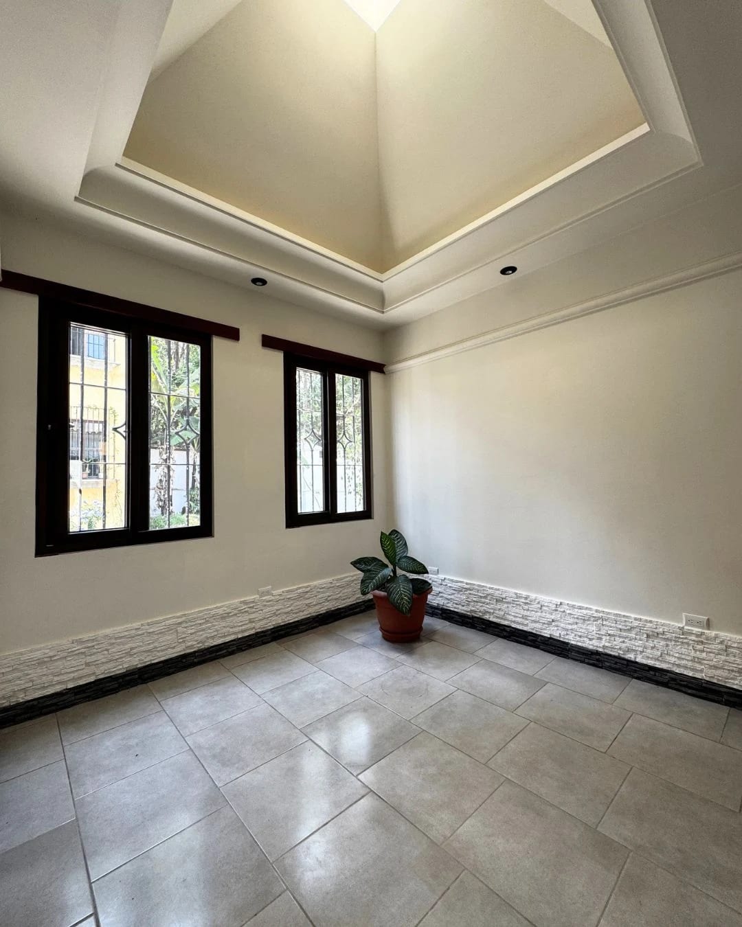 CASA EN VENTA EN ANTIGUA GARDENS — foto 5 de 9