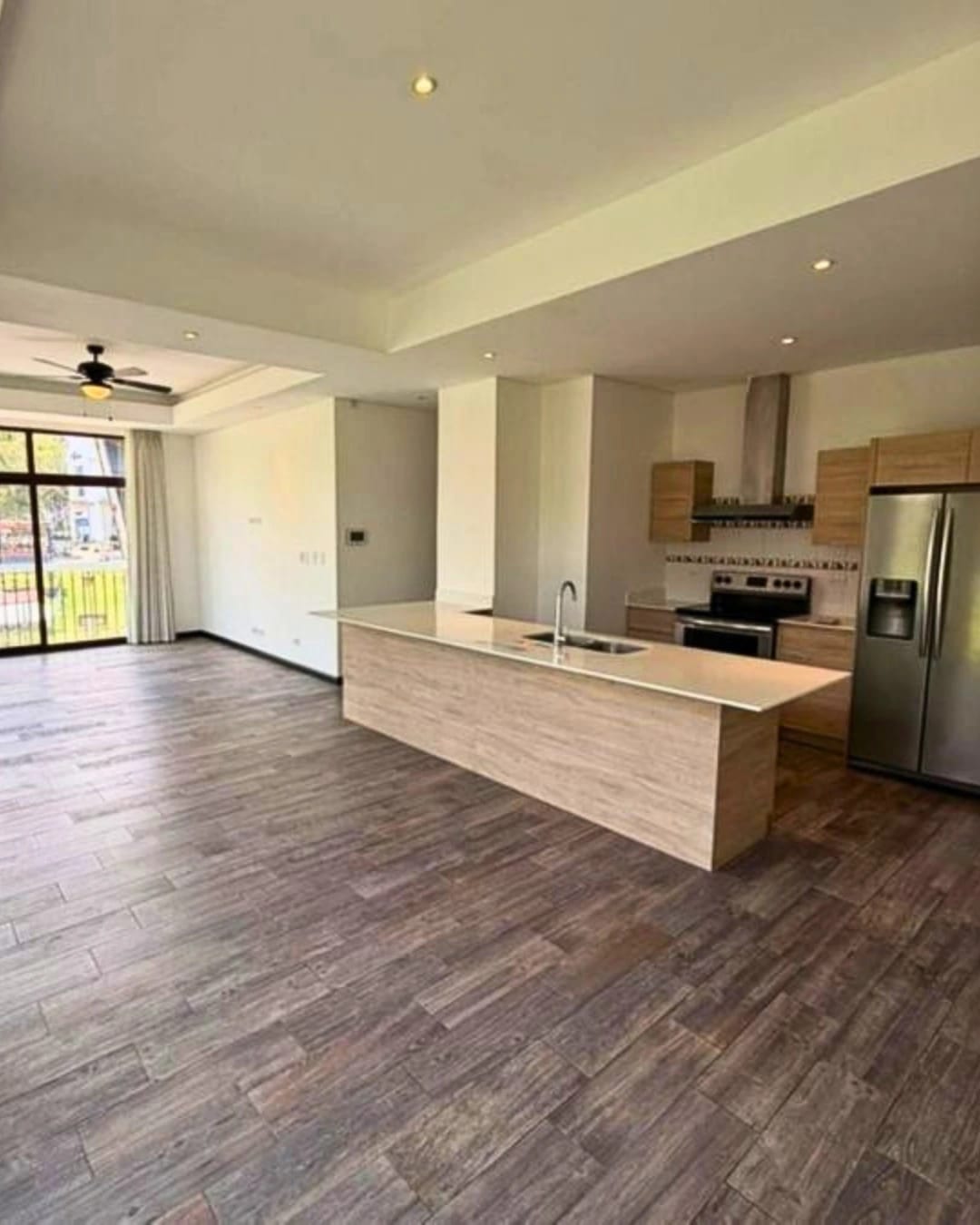 APARTAMENTO EN RENTA ZONA 16 LIRIOS — foto 2 de 7