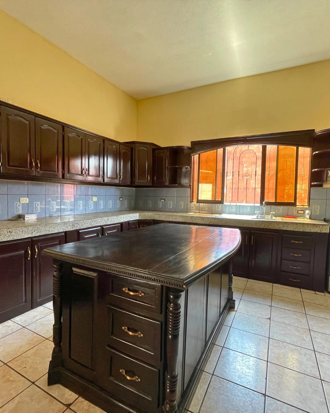 CASA DE UN NIVEL EN VENTA, ZONA 8 DE MIXCO, VALLES DE SAN CRISTÓBAL — foto 2 de 10