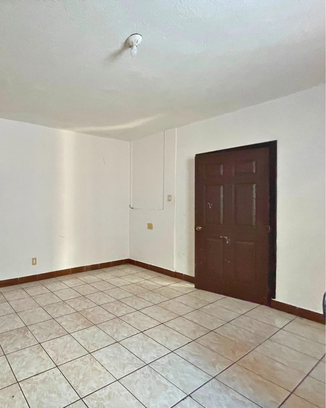 CASA EN RENTA, DE UN NIVEL EN ZONA 8 DE MIXCO, VALLES DE SAN CRISTÓBAL — foto 5 de 10