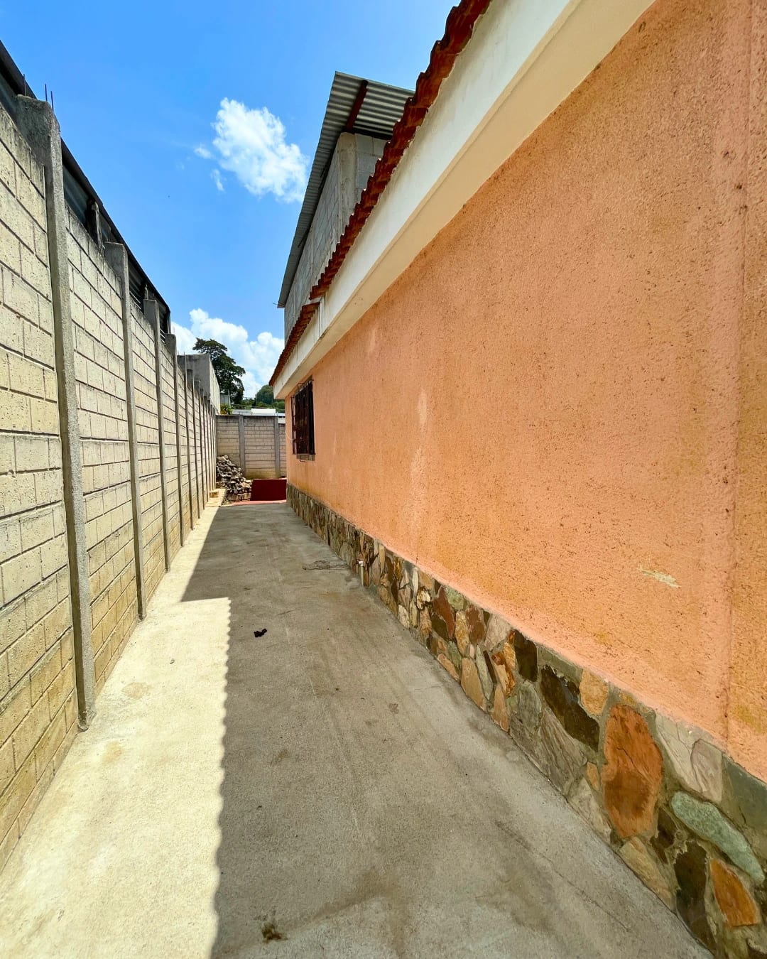 CASA EN RENTA, DE UN NIVEL EN ZONA 8 DE MIXCO, VALLES DE SAN CRISTÓBAL — foto 7 de 10
