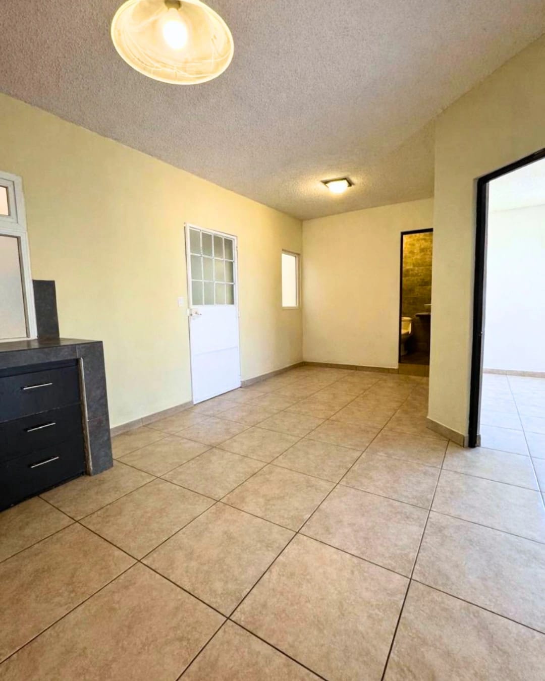 APARTAMENTO EN RENTA ZONA 16, HACIENDA REAL — foto 3 de 11