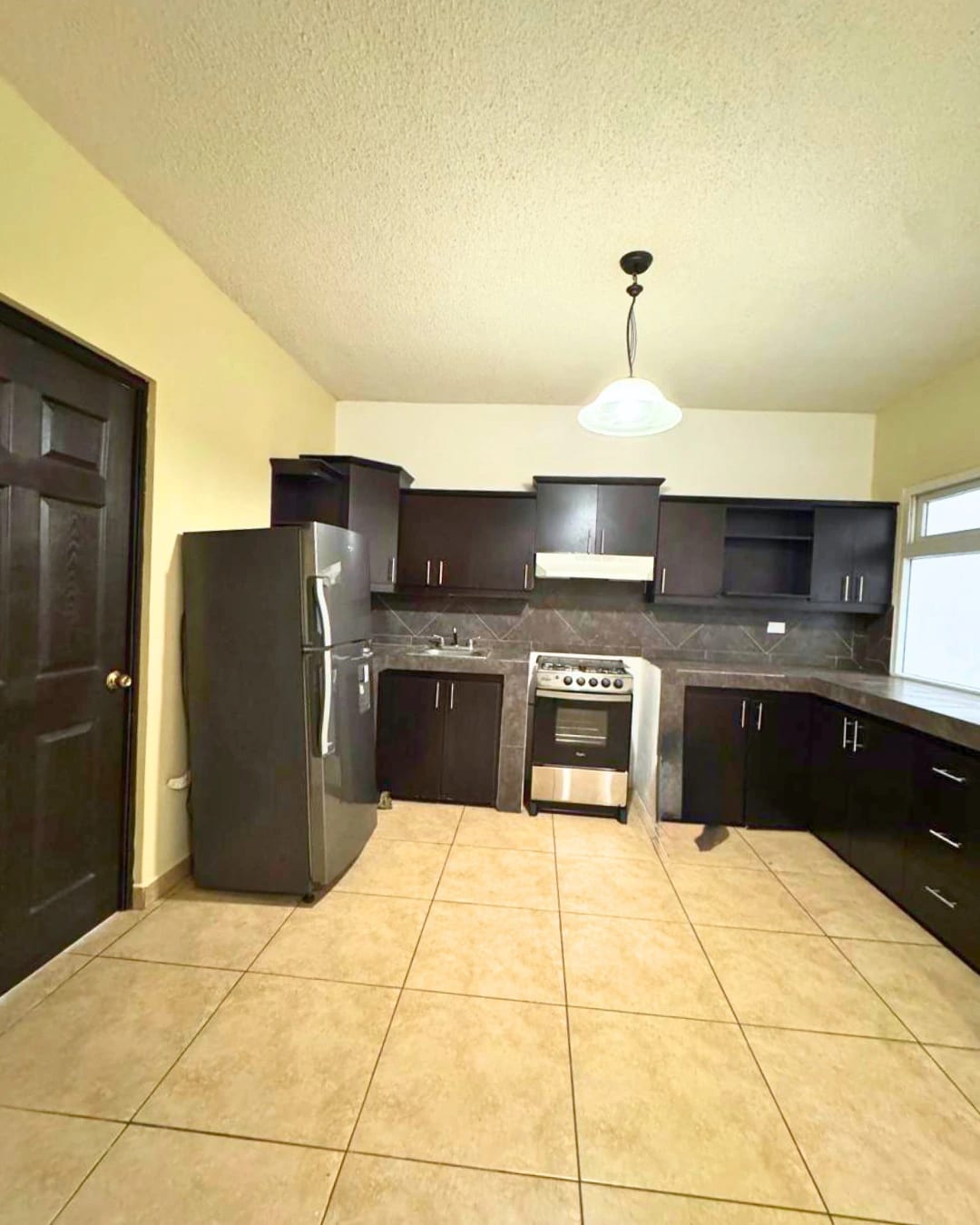 APARTAMENTO EN RENTA ZONA 16, HACIENDA REAL — foto 2 de 11