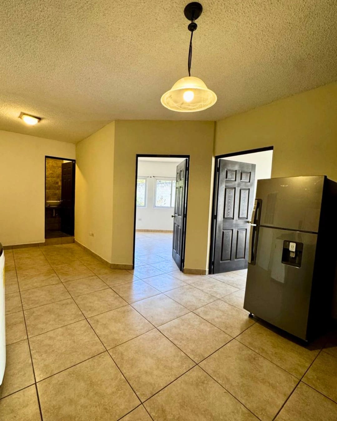 APARTAMENTO EN RENTA ZONA 16, HACIENDA REAL — foto 5 de 11