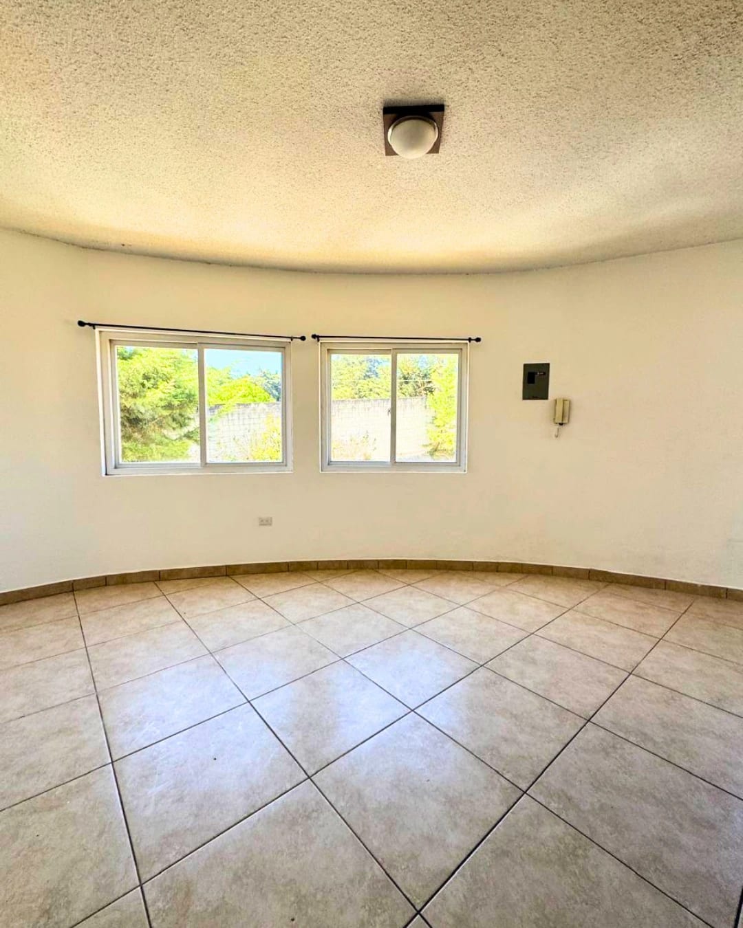 APARTAMENTO EN RENTA ZONA 16, HACIENDA REAL — foto 7 de 11