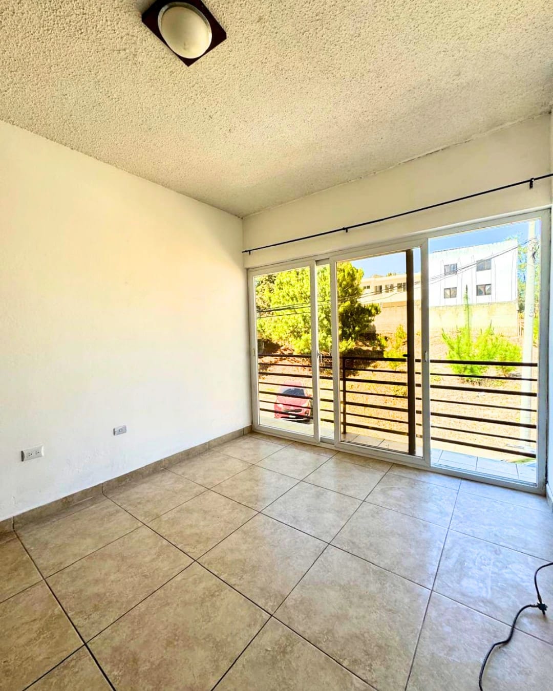 APARTAMENTO EN RENTA ZONA 16, HACIENDA REAL — foto 9 de 11