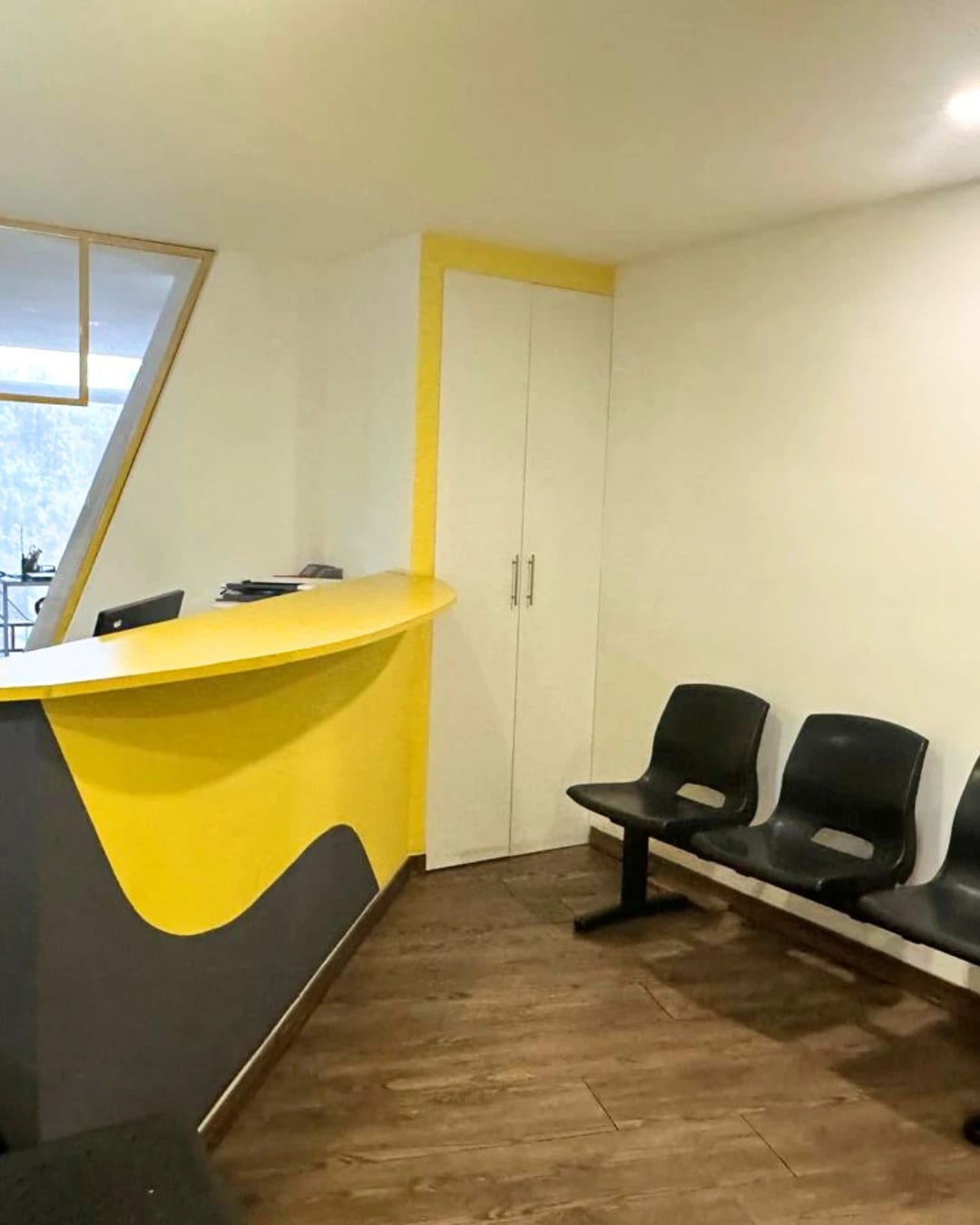 OFICINA EN VENTA ZONA 9 ETISA — foto 1 de 10