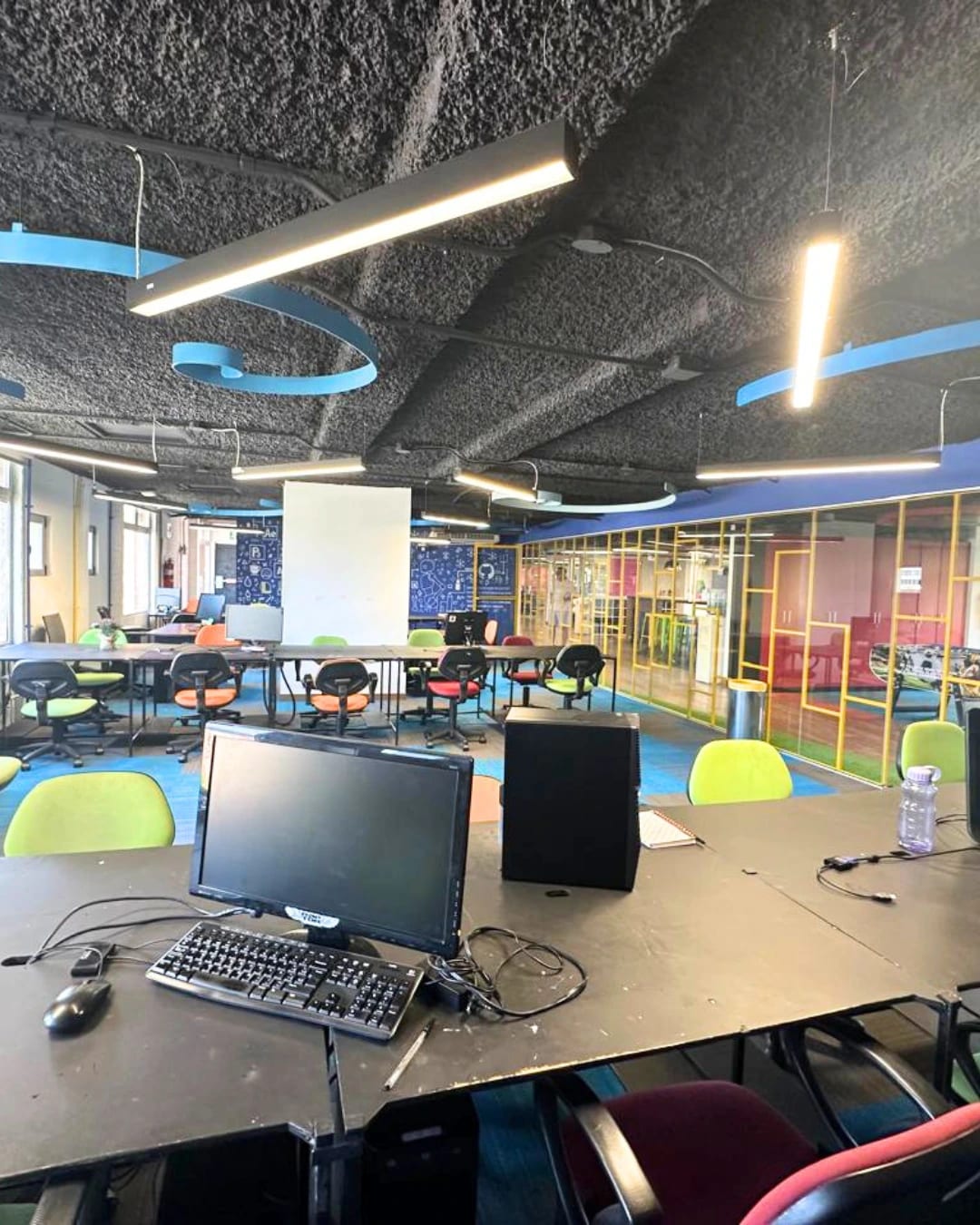OFICINA EN VENTA ZONA 9 ETISA — foto 2 de 10