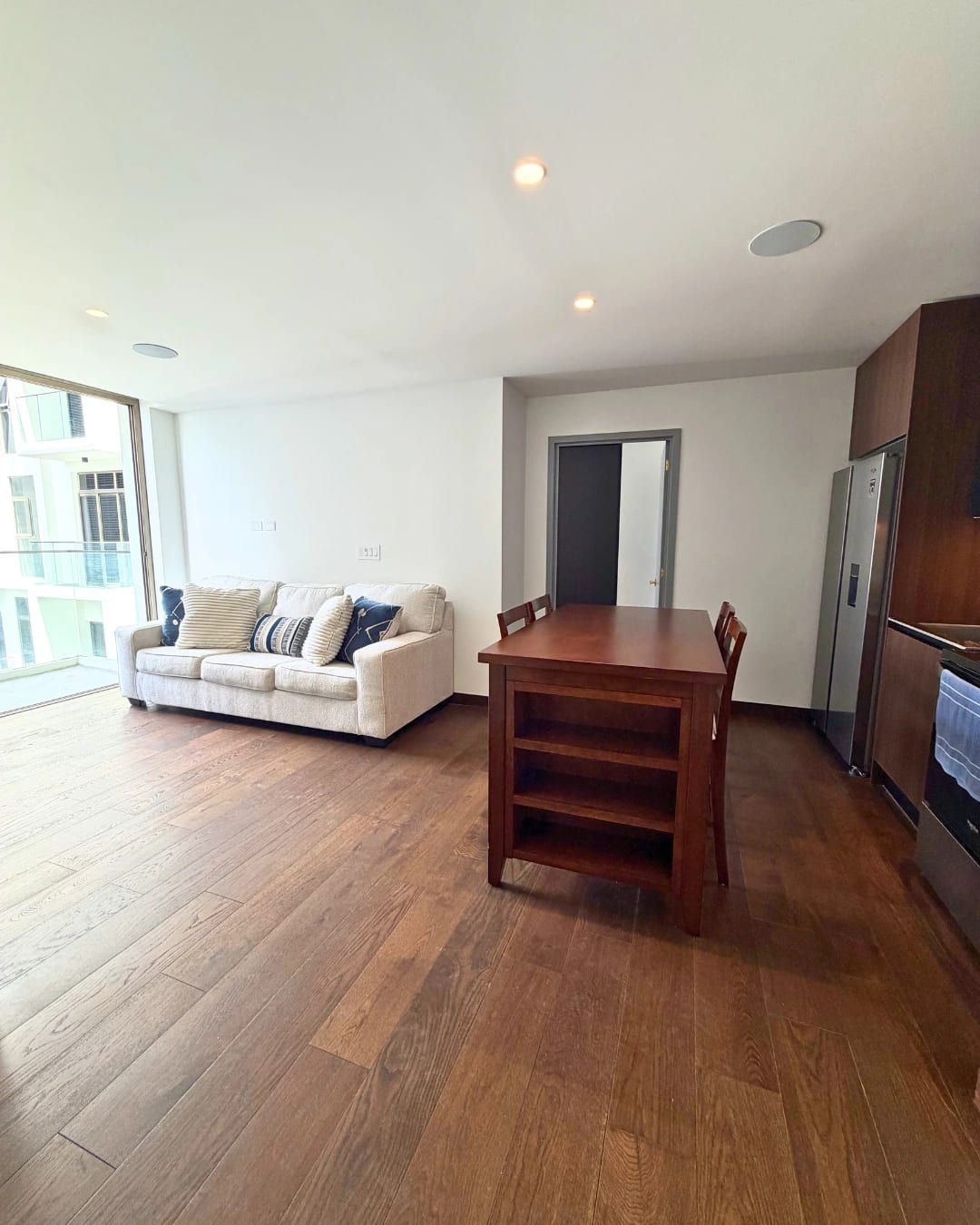 APARTAMENTO EN RENTA EN ZONA 10 AMUEBLADO PARA ESTRENAR — foto 5 de 11