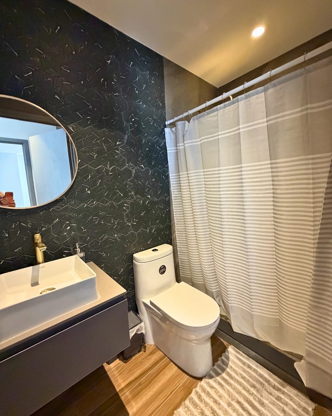 APARTAMENTO EN RENTA EN ZONA 10 AMUEBLADO PARA ESTRENAR — foto 8 de 11