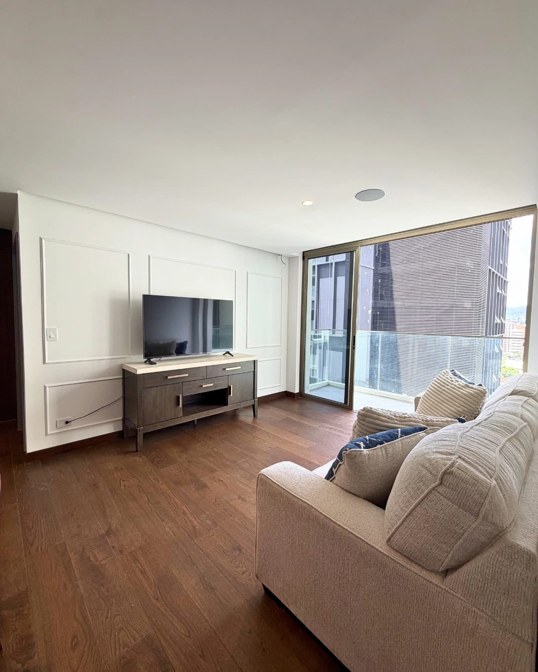 APARTAMENTO EN RENTA EN ZONA 10 AMUEBLADO PARA ESTRENAR — foto 11 de 11