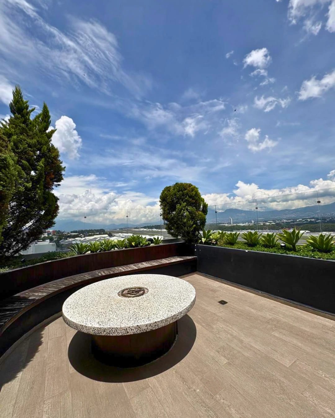 APARTAMENTO EN VENTA ZONA 13 AMUEBLADO, TIPO ESTUDIO — foto 1 de 11