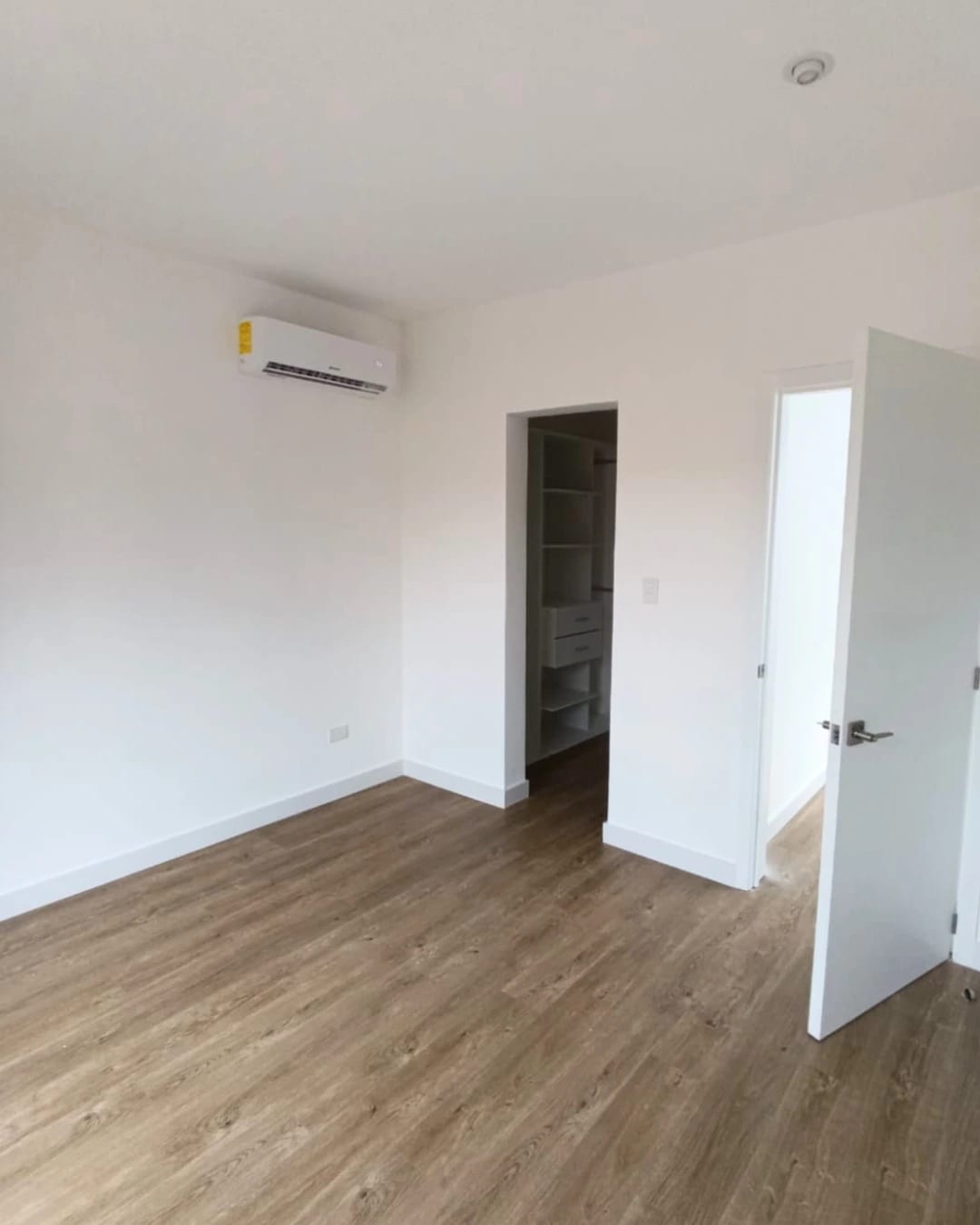 CASA EN RENTA, ZONA 13, IRIDIA HOMES PARA ESTRENAR — foto 4 de 11