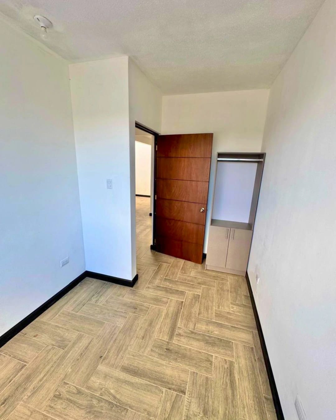 CASA EN VENTA EN ZONA 16 PARA ESTRENAR — foto 3 de 12