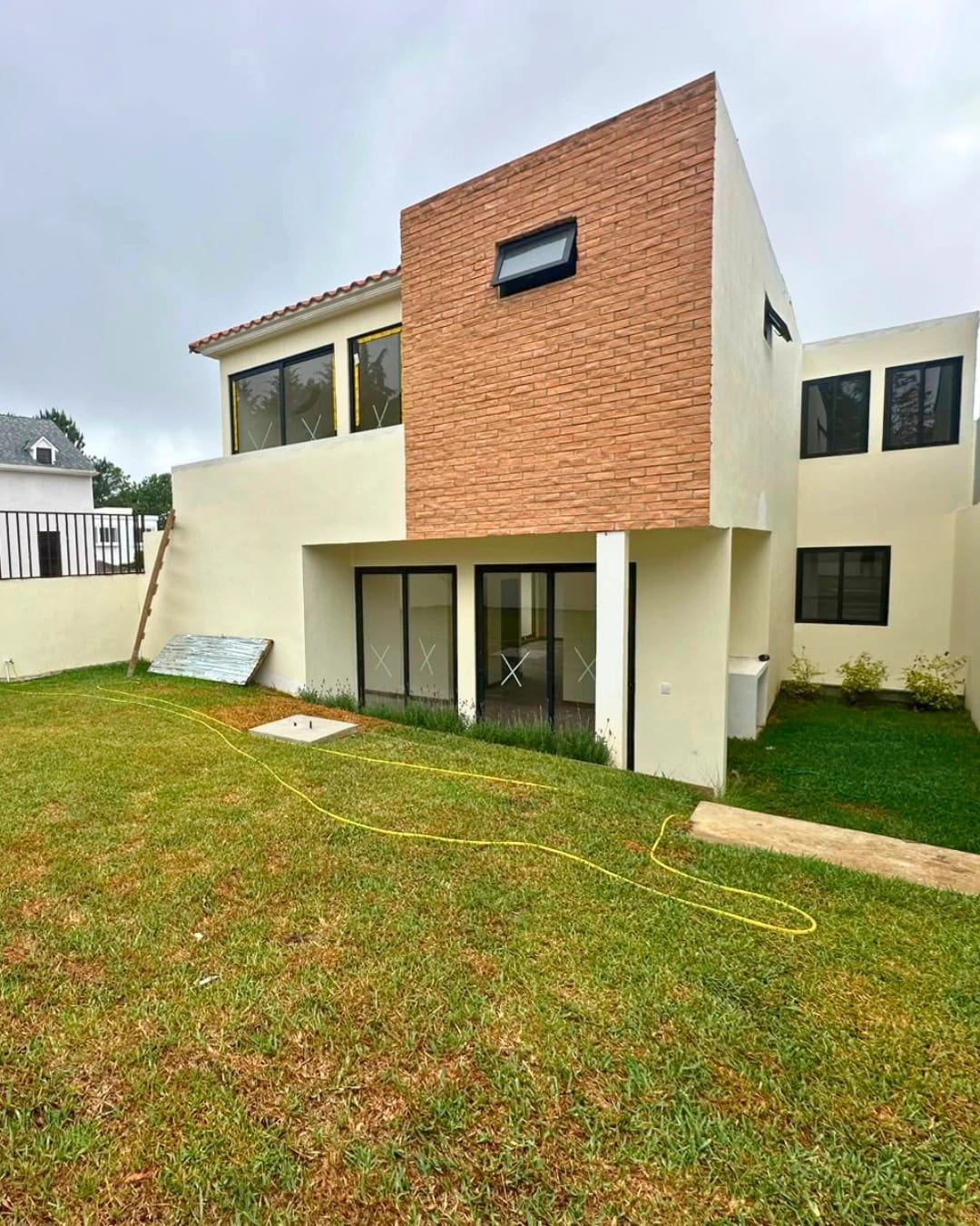 CASA EN VENTA EN CAES, ARRAZOLA KM 16.5 PARA ESTRENAR — foto 1 de 10