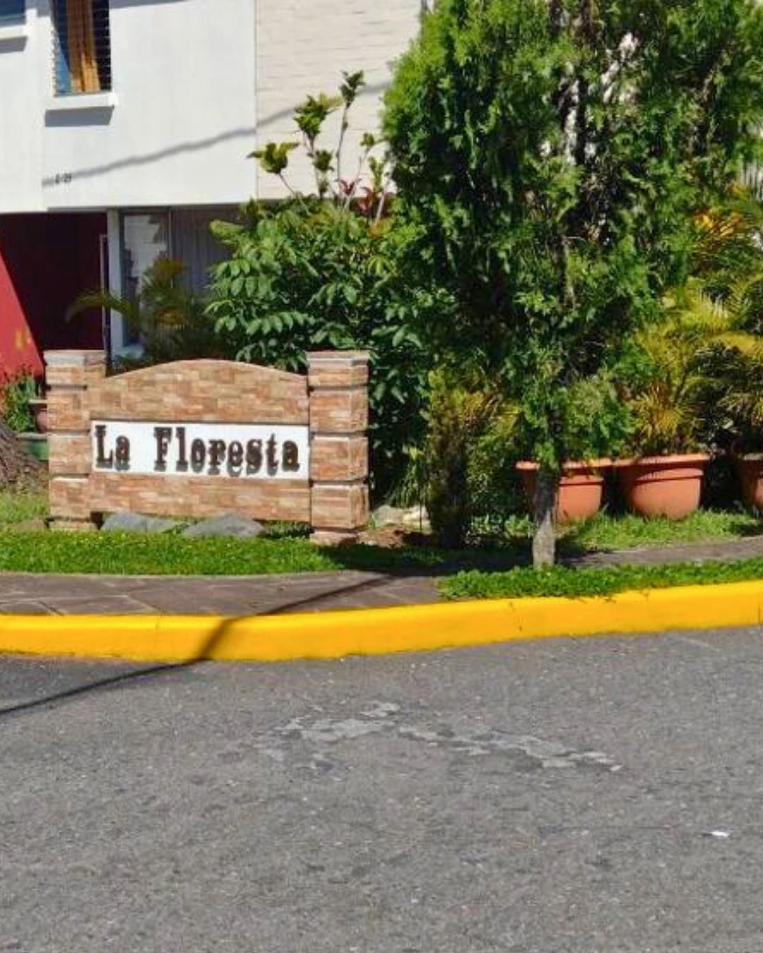 TERRENO DE ESQUINA EN VENTA, CARRETERA A EL SALVADOR, LA FLORESTA — foto 6 de 6