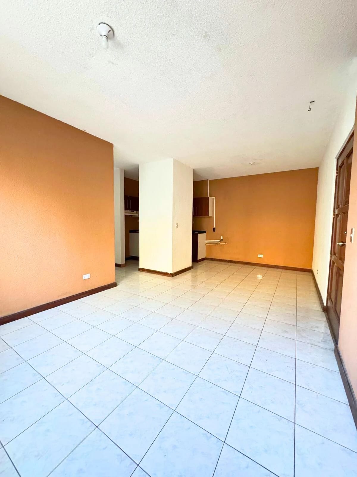 APARTAMENTO EN RENTA EN ZONA 16 SANTA AMELIA — foto 4 de 10