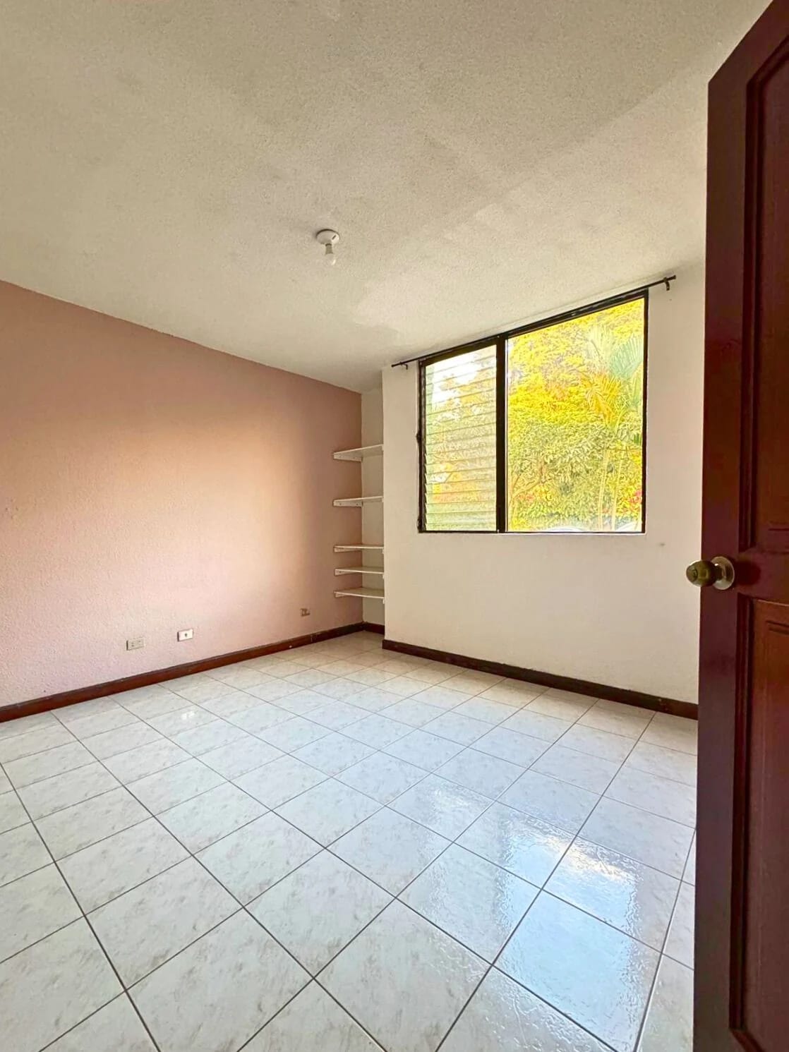 APARTAMENTO EN RENTA EN ZONA 16 SANTA AMELIA — foto 6 de 10