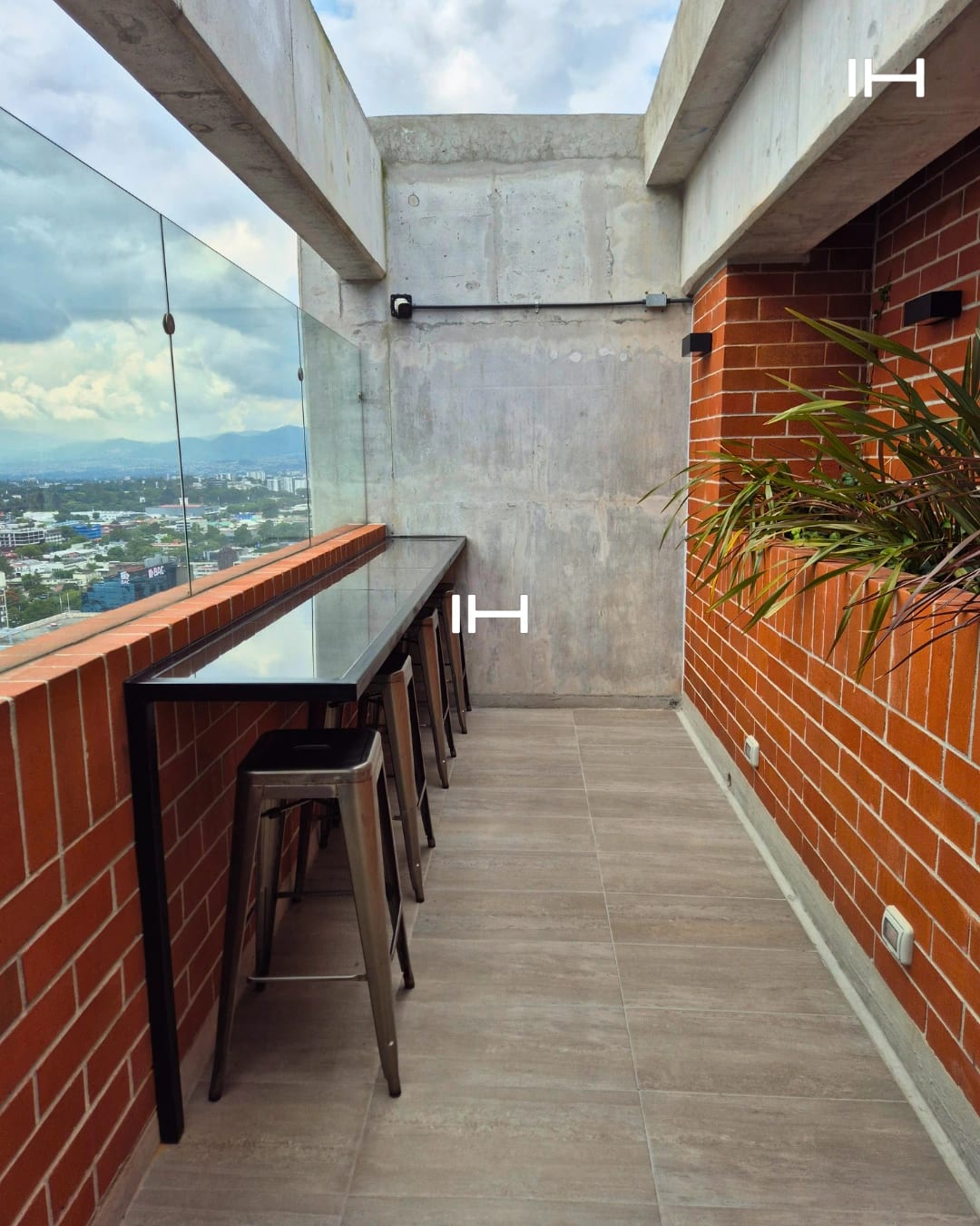 APARTAMENTO EN RENTA ZONA 10, AMUEBLADO -FIAMENE- — foto 5 de 11