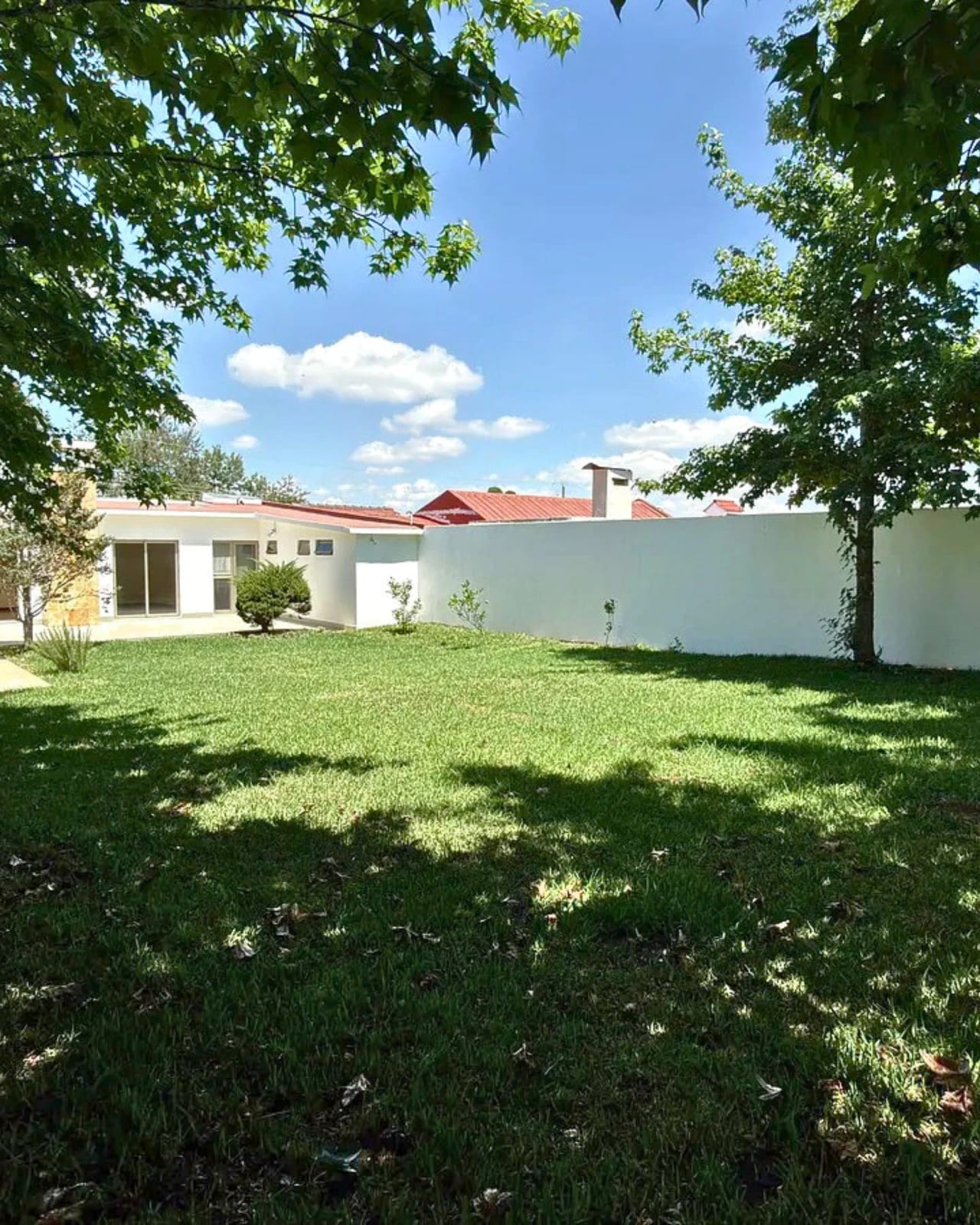 CASA EN RENTA ZONA 16 DE UN NIVEL JARDINES DE SAN ISIDRO — foto 1 de 10