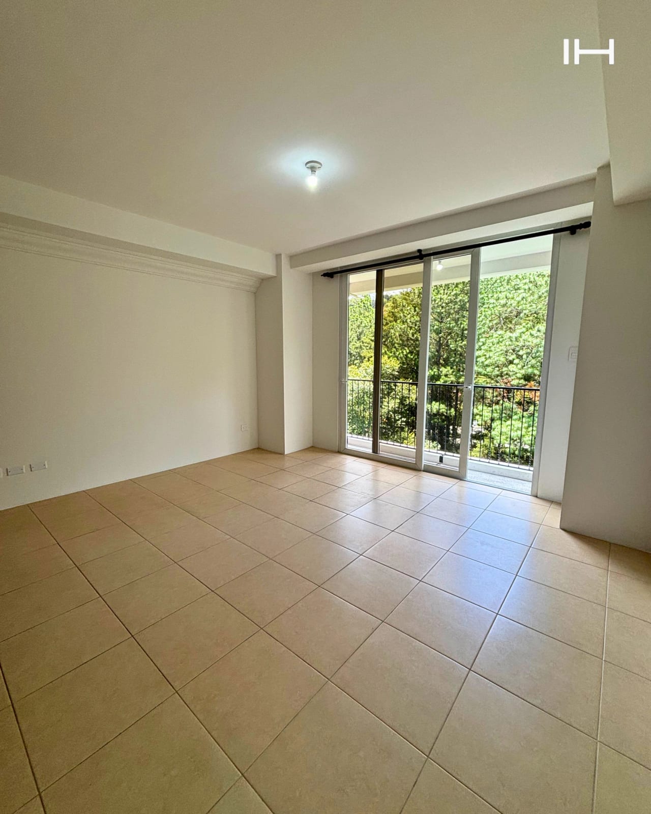 APARTAMENTO EN RENTA ZONA 16, LA MONTAÑA — foto 1 de 6