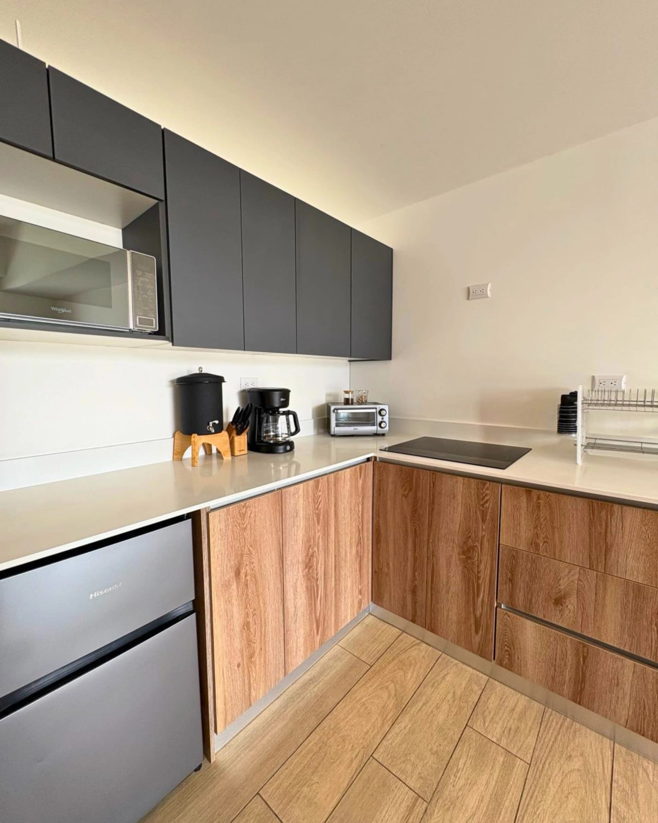 APARTAMENTO EN VENTA ZONA 10 AMUEBLADO — foto 5 de 10