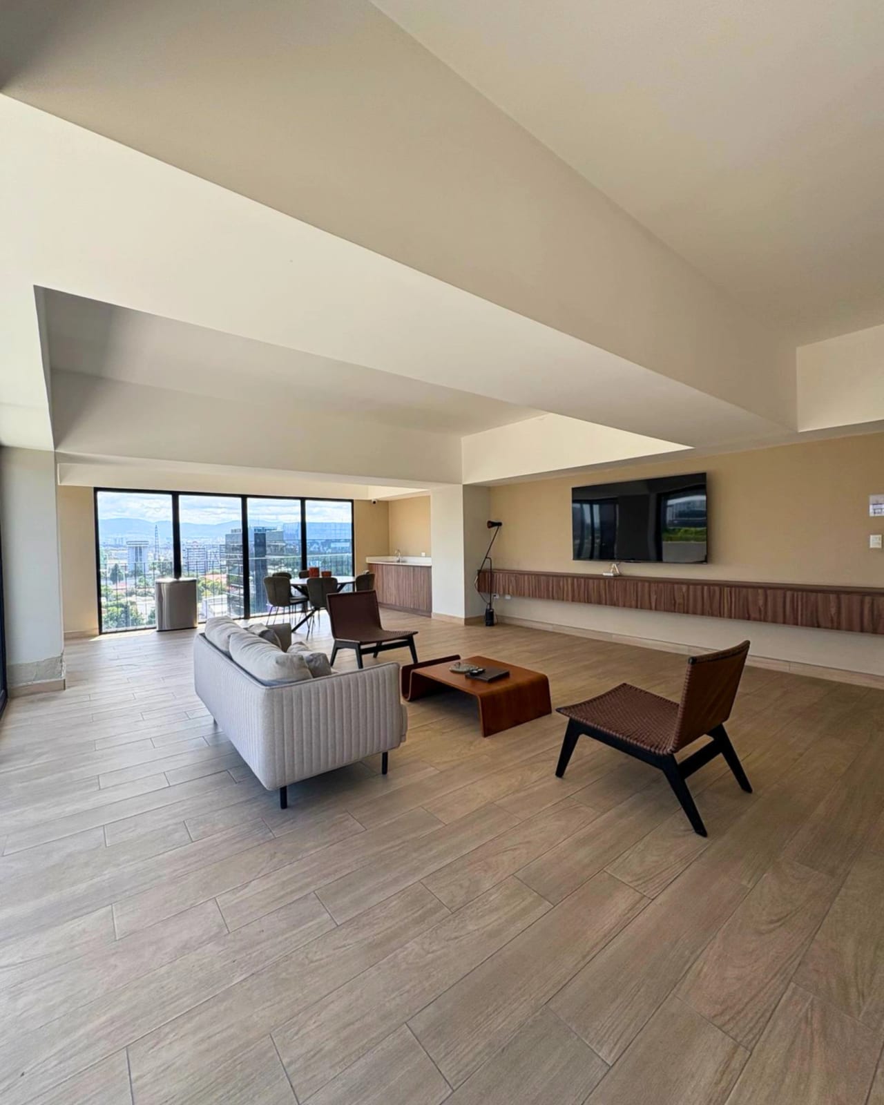 APARTAMENTO EN VENTA ZONA 10 AMUEBLADO — foto 9 de 10
