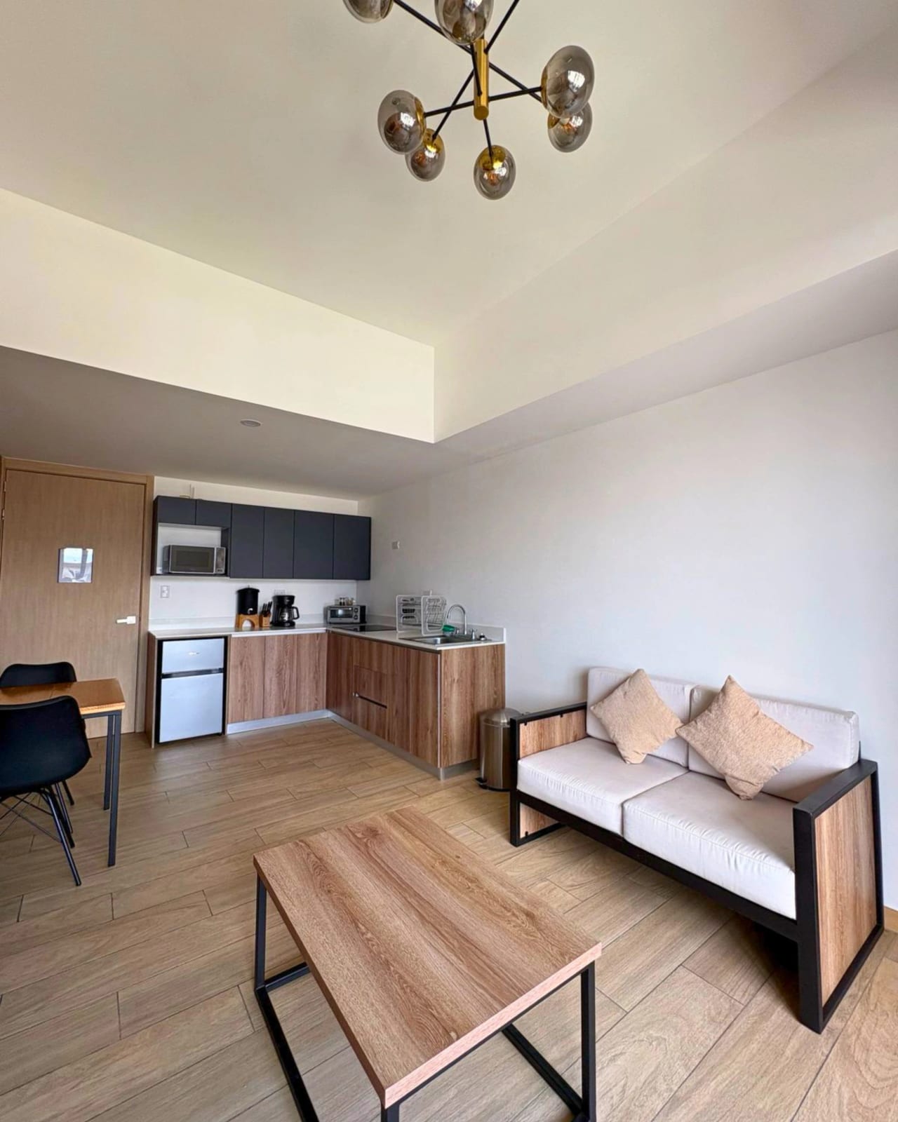 APARTAMENTO EN VENTA ZONA 10 AMUEBLADO — foto 10 de 10