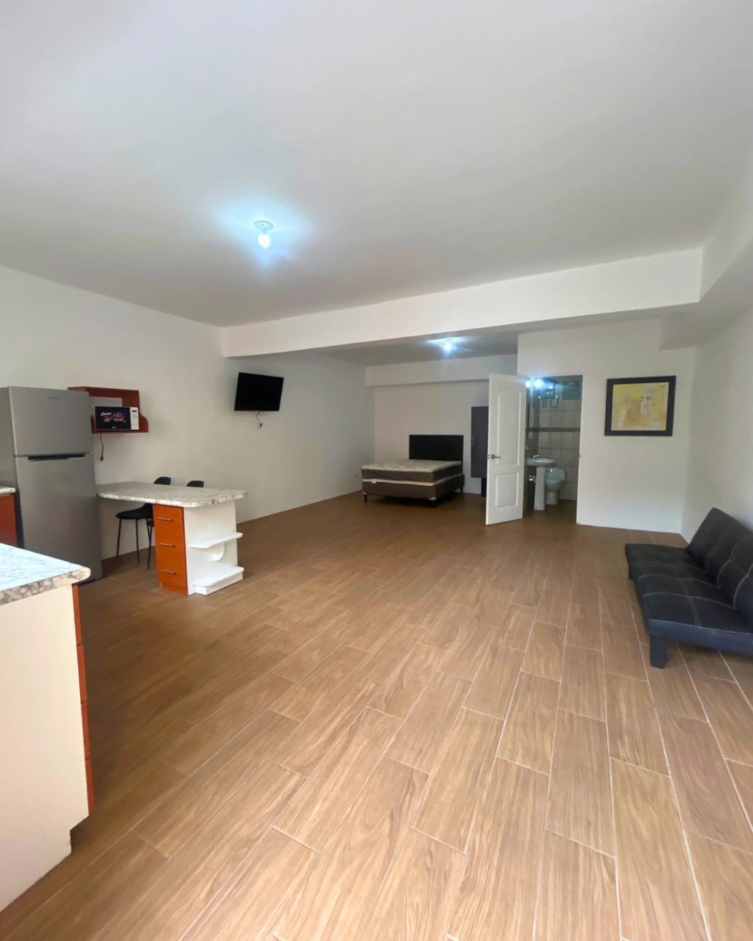 APARTAMENTO EN RENTA AMUEBLADO ZONA 16, LA MONTAÑA — foto 1 de 5