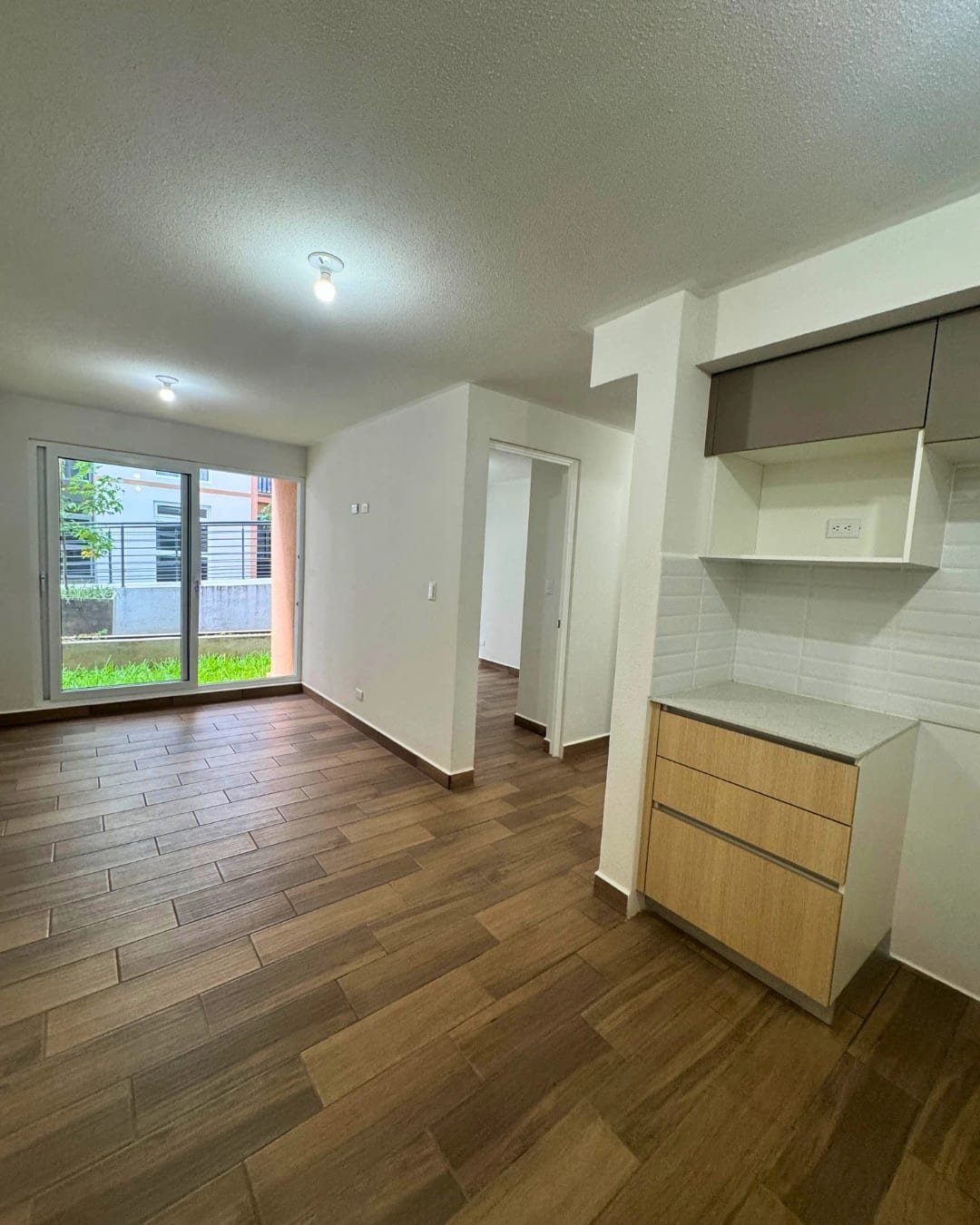 APARTAMENTO EN VENTA ZONA 16 -LARES- EN PRIMER NIVEL CON JARDIN — foto 1 de 10