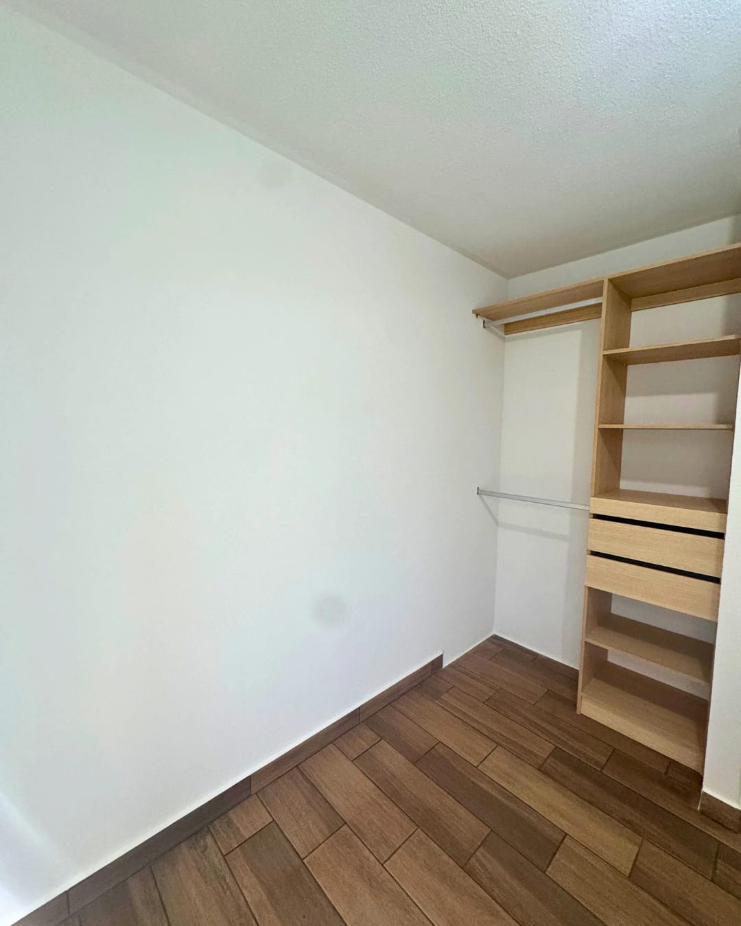 APARTAMENTO EN VENTA ZONA 16 -LARES- EN PRIMER NIVEL CON JARDIN — foto 5 de 10