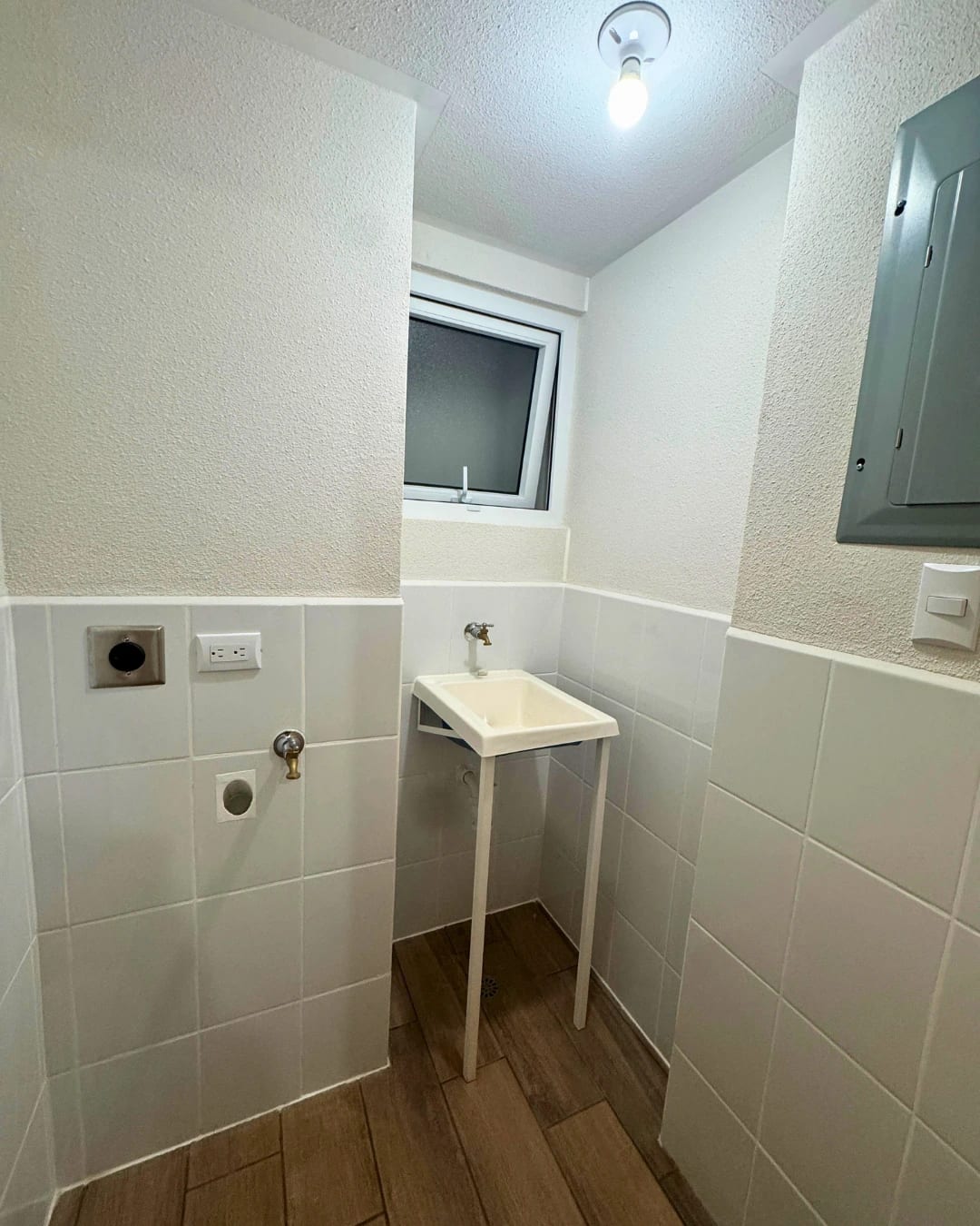 APARTAMENTO EN VENTA ZONA 16 -LARES- EN PRIMER NIVEL CON JARDIN — foto 9 de 10