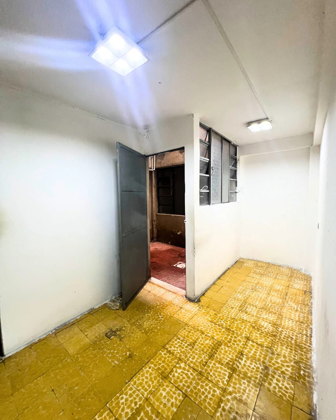 OFICINA EN RENTA EDIFICIO KOSAK ZONA 1, EN PRIMER NIVEL — foto 4 de 9