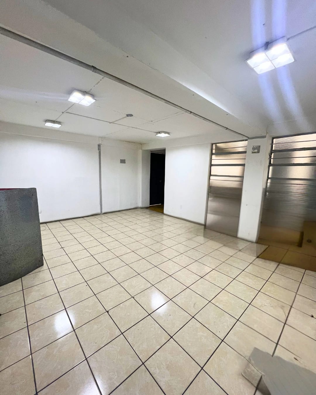 OFICINA EN RENTA EDIFICIO KOSAK ZONA 1, EN PRIMER NIVEL — foto 6 de 9