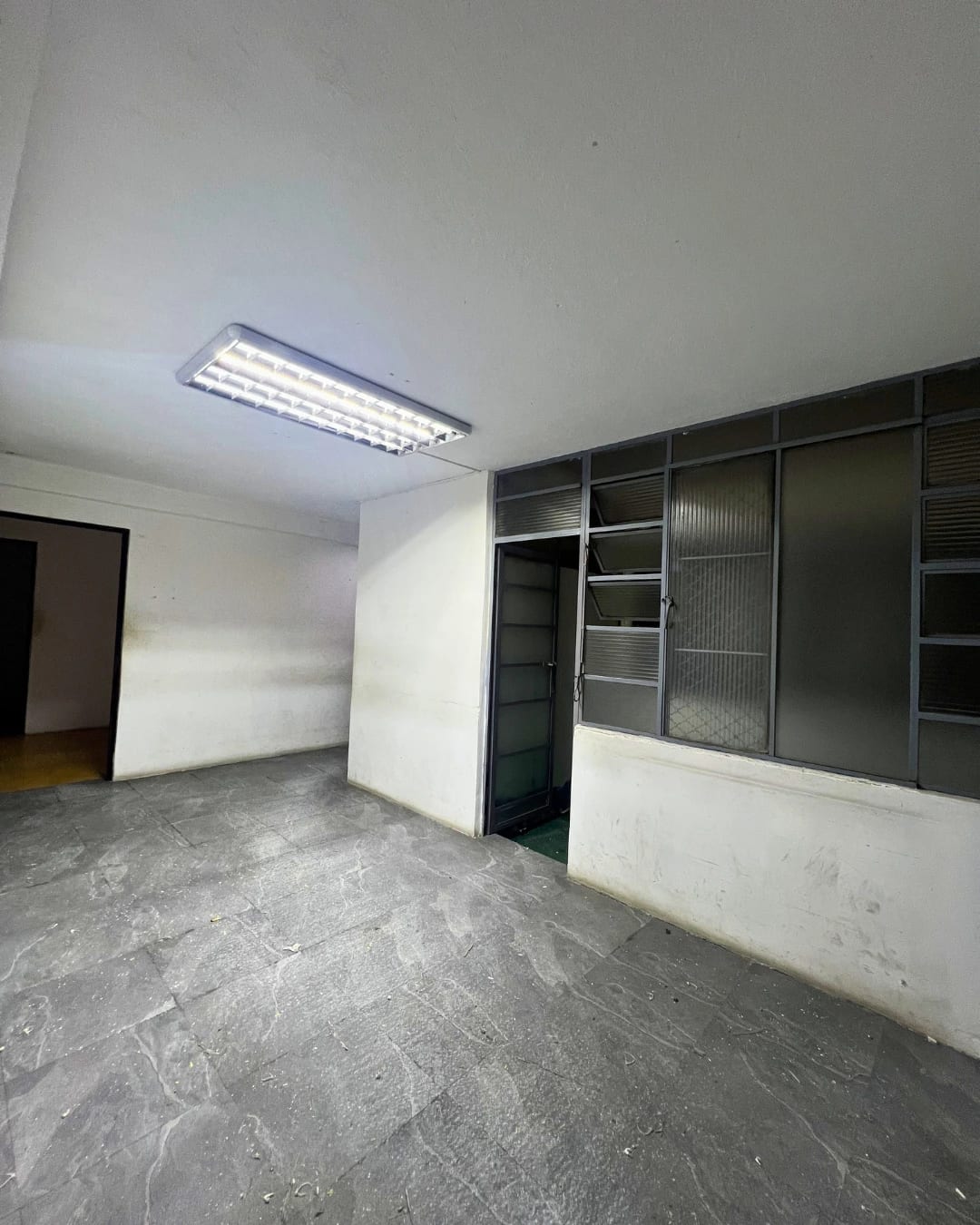 OFICINA EN RENTA EDIFICIO KOSAK ZONA 1, EN PRIMER NIVEL — foto 8 de 9