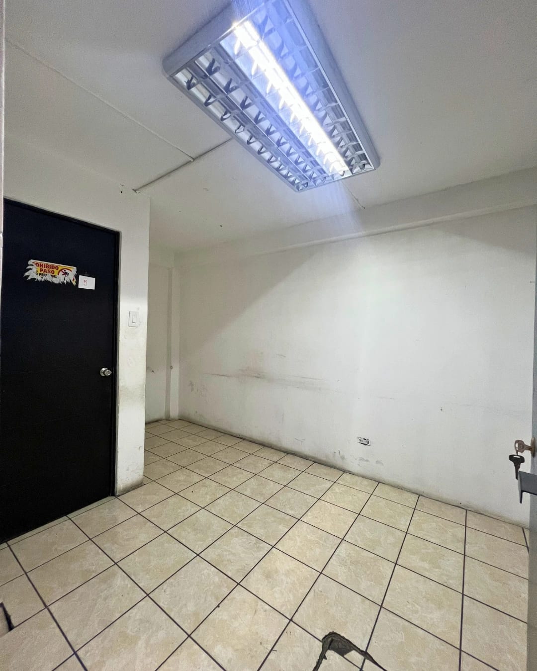 OFICINA EN RENTA EDIFICIO KOSAK ZONA 1, EN PRIMER NIVEL — foto 7 de 9
