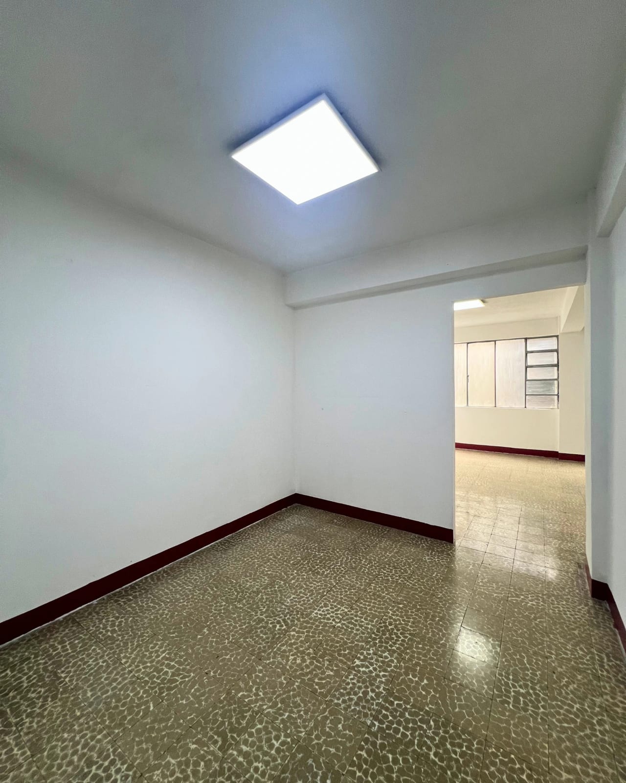 OFICINA EN RENTA EN ZONA 1 EDIFICIO KOSAK — foto 4 de 5