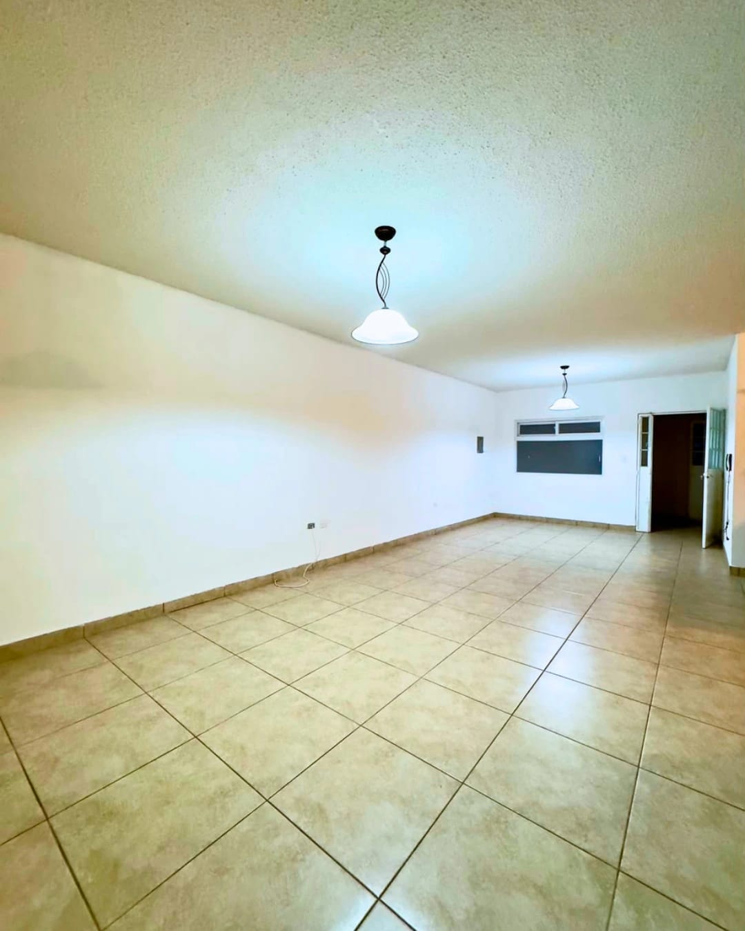APARTAMENTO EN RENTA ZONA 16, HACIENDA REAL SECTOR 4 — foto 2 de 9