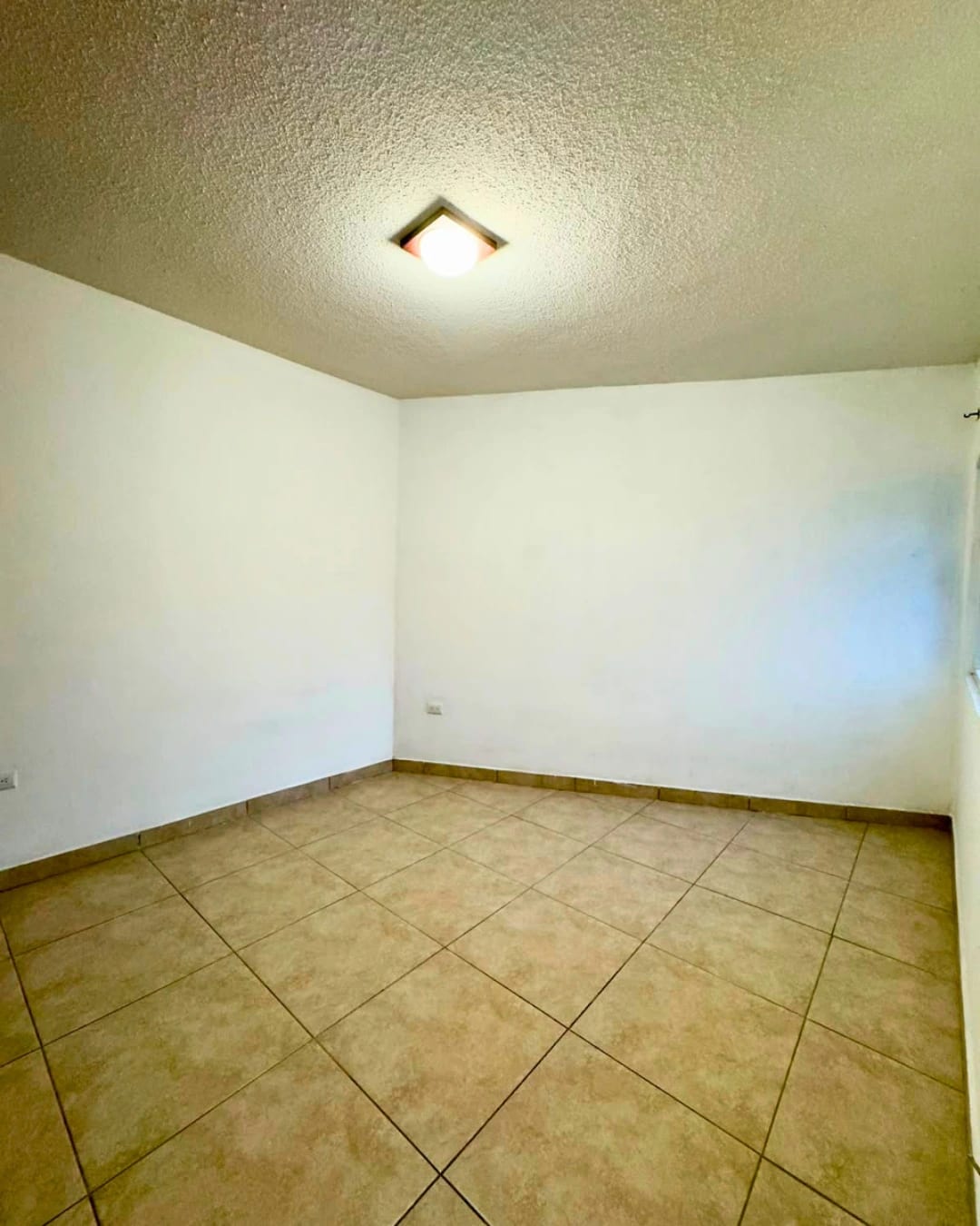 APARTAMENTO EN RENTA ZONA 16, HACIENDA REAL SECTOR 4 — foto 6 de 9
