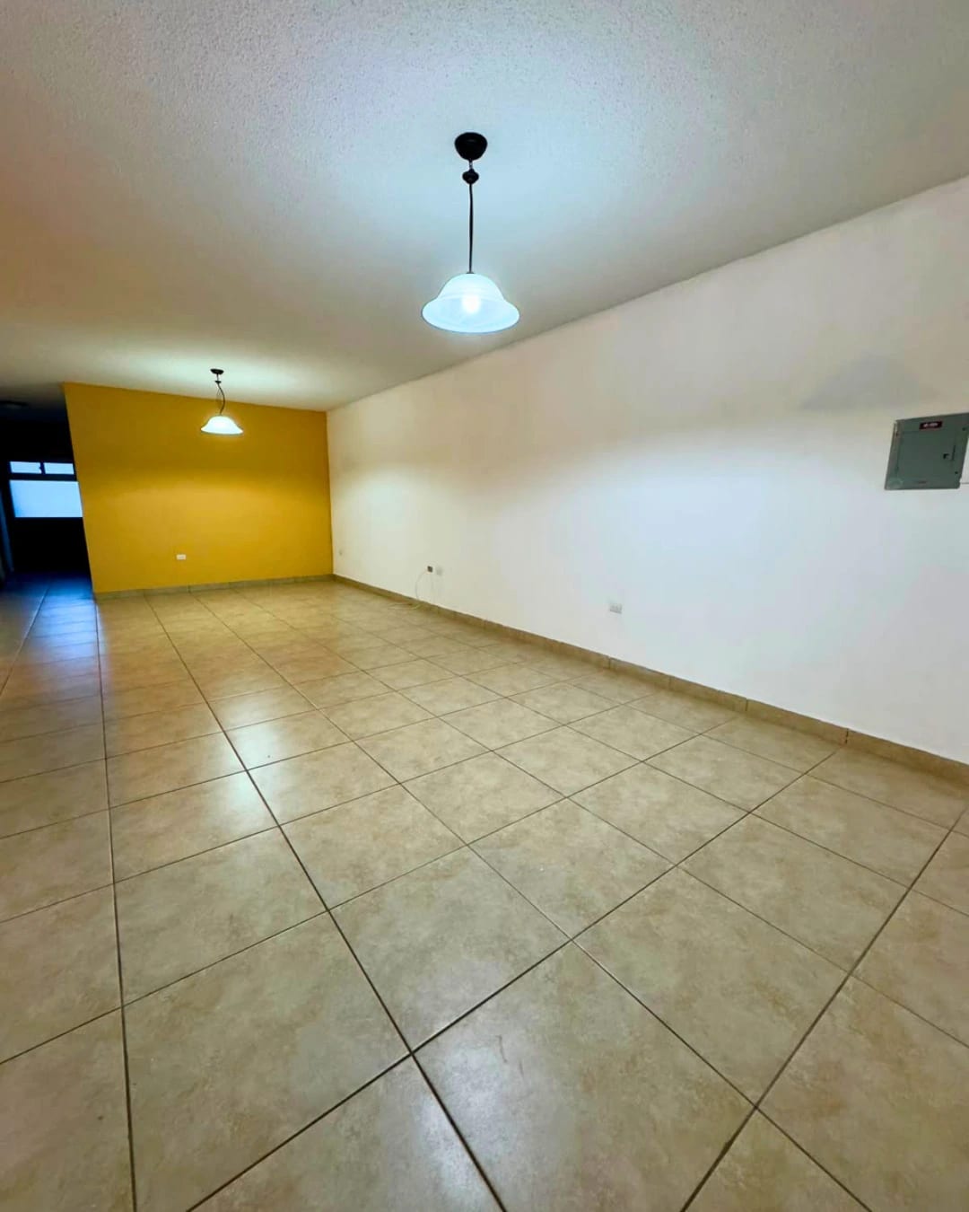APARTAMENTO EN RENTA ZONA 16, HACIENDA REAL SECTOR 4 — foto 8 de 9