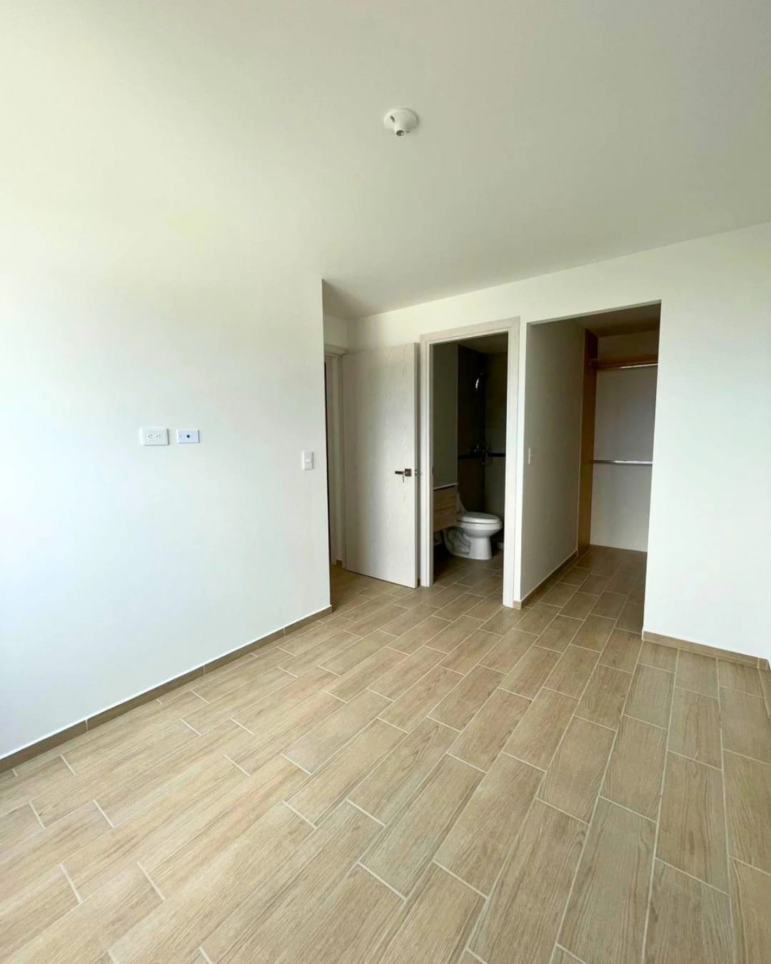 APARTAMENTO EN RENTA ZONA 12 PARA ESTRENAR EN NIVEL ALTO — foto 2 de 10