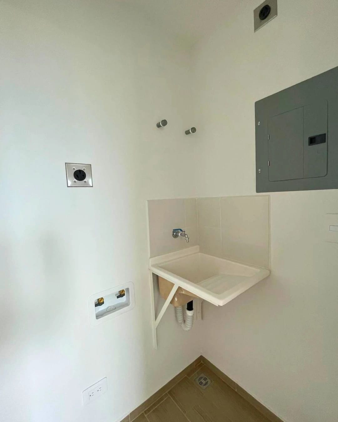 APARTAMENTO EN RENTA ZONA 12 PARA ESTRENAR EN NIVEL ALTO — foto 5 de 10