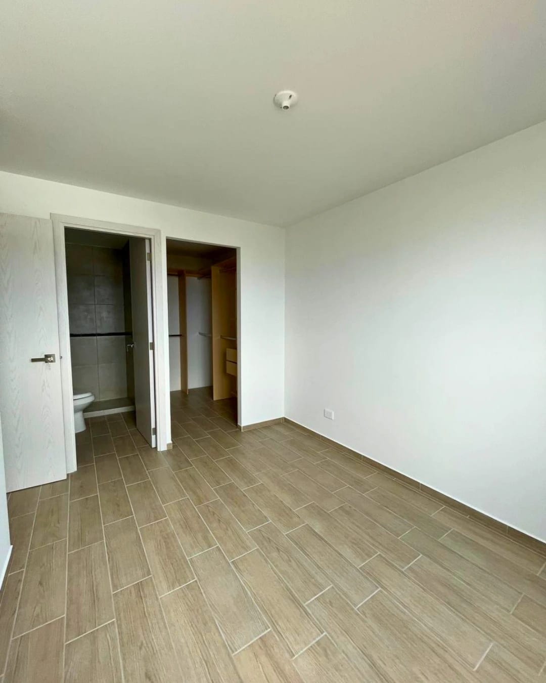 APARTAMENTO EN RENTA ZONA 12 PARA ESTRENAR EN NIVEL ALTO — foto 9 de 10