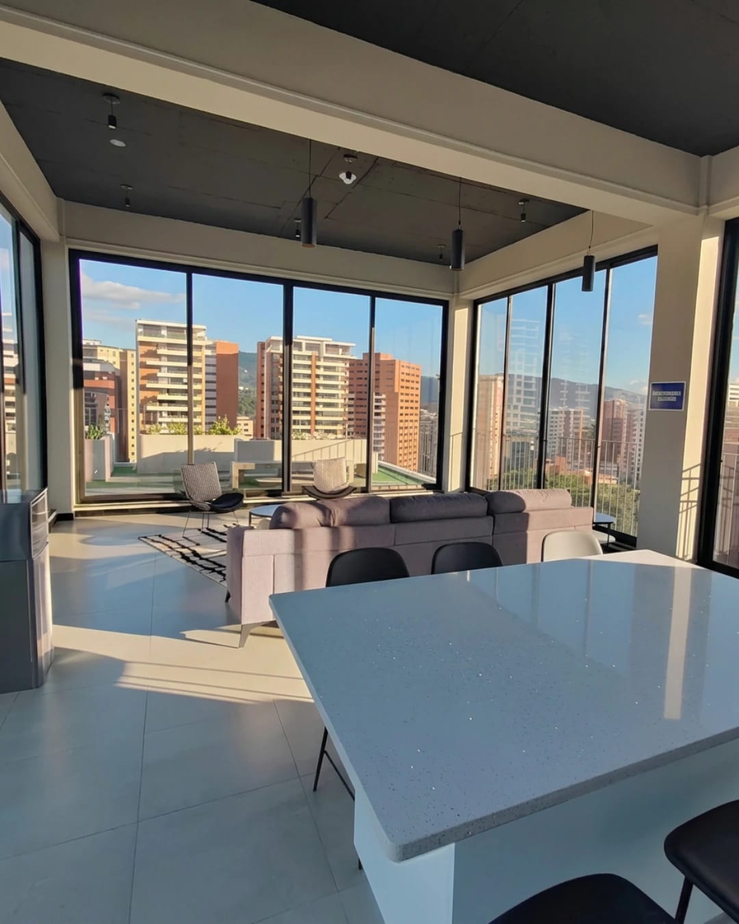 APARTAMENTO EN RENTA ZONA 13 AMERICAS — foto 2 de 13