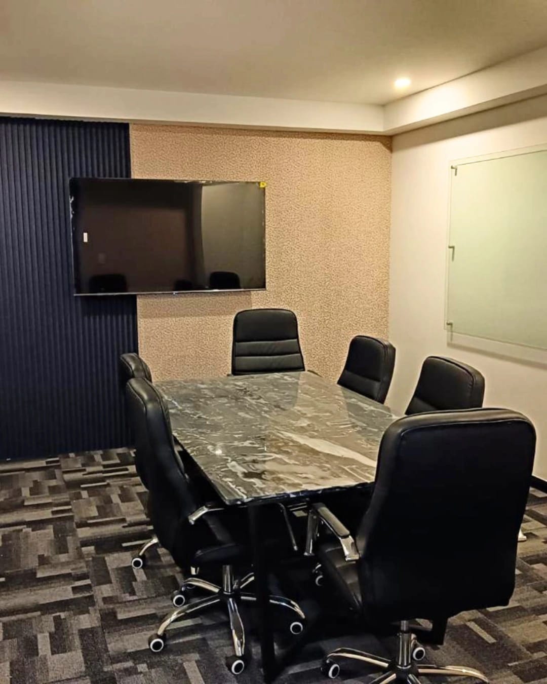 OFICINA EN RENTA ZONA 4 EDIFICIO SEPTIMO — foto 5 de 9