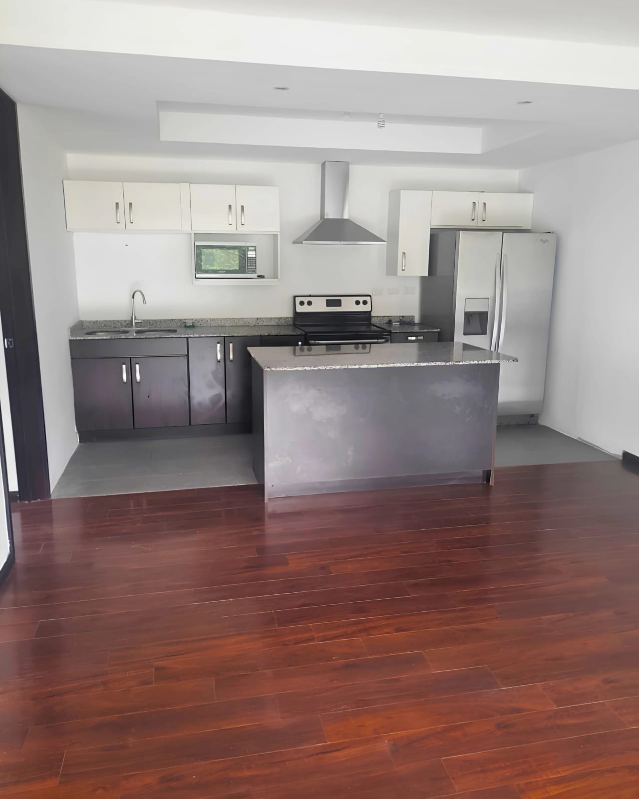 APARTAMENTO EN RENTA ZONA 16 (CALEDONIA) — foto 1 de 8