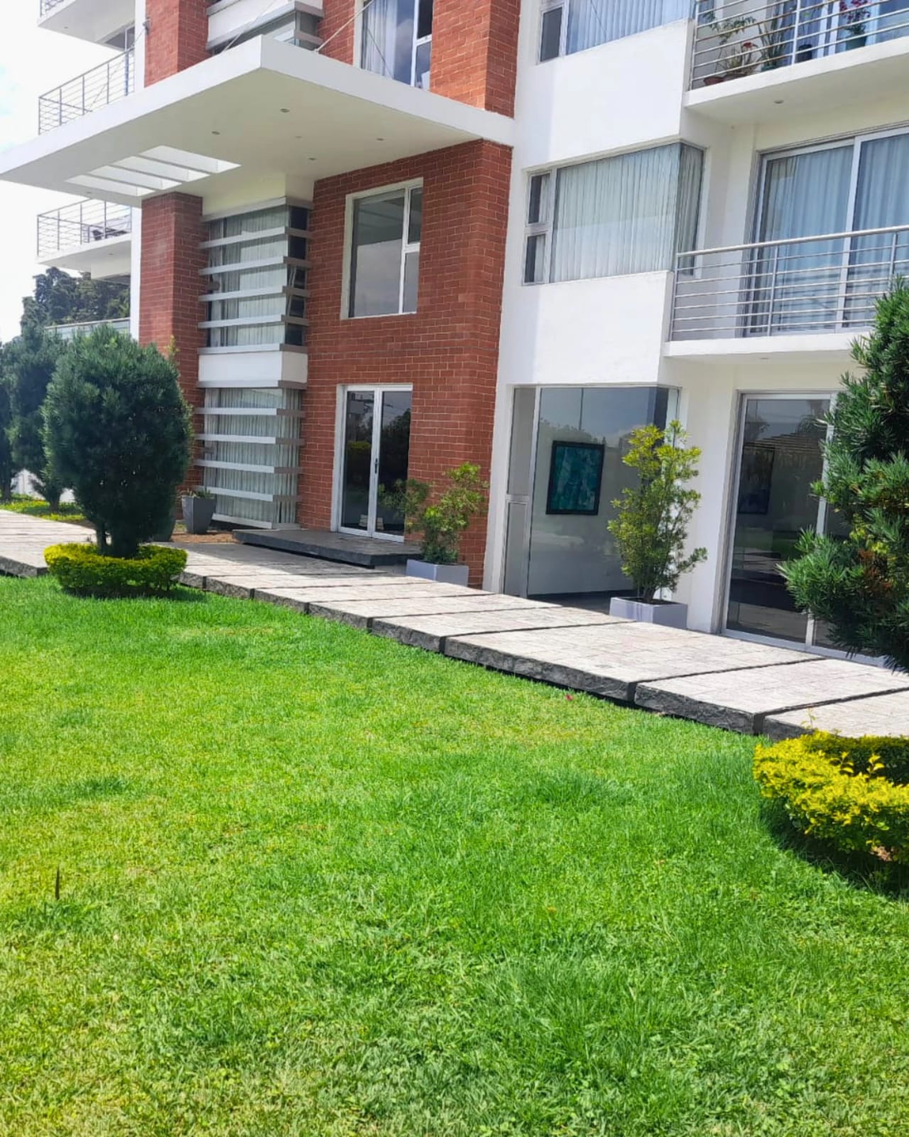 APARTAMENTO EN RENTA ZONA 16 (CALEDONIA) — foto 3 de 8