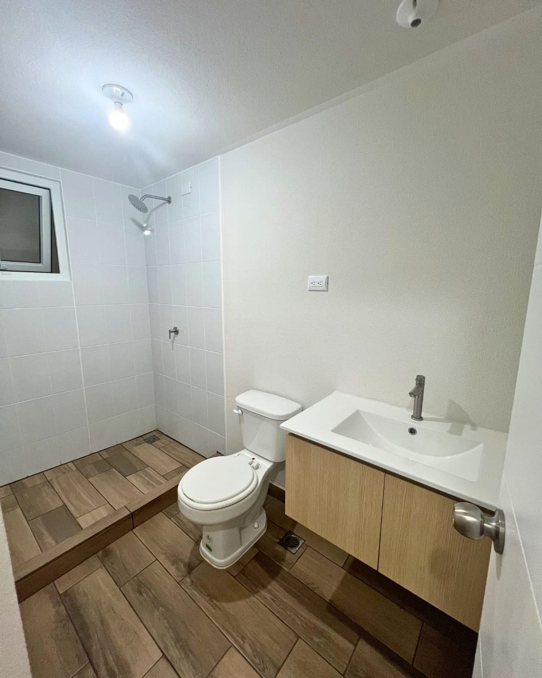 APARTAMENTO EN VENTA ZONA 16 EN PRIMER NIVEL CON JARDÍN Y BODEGA — foto 5 de 10