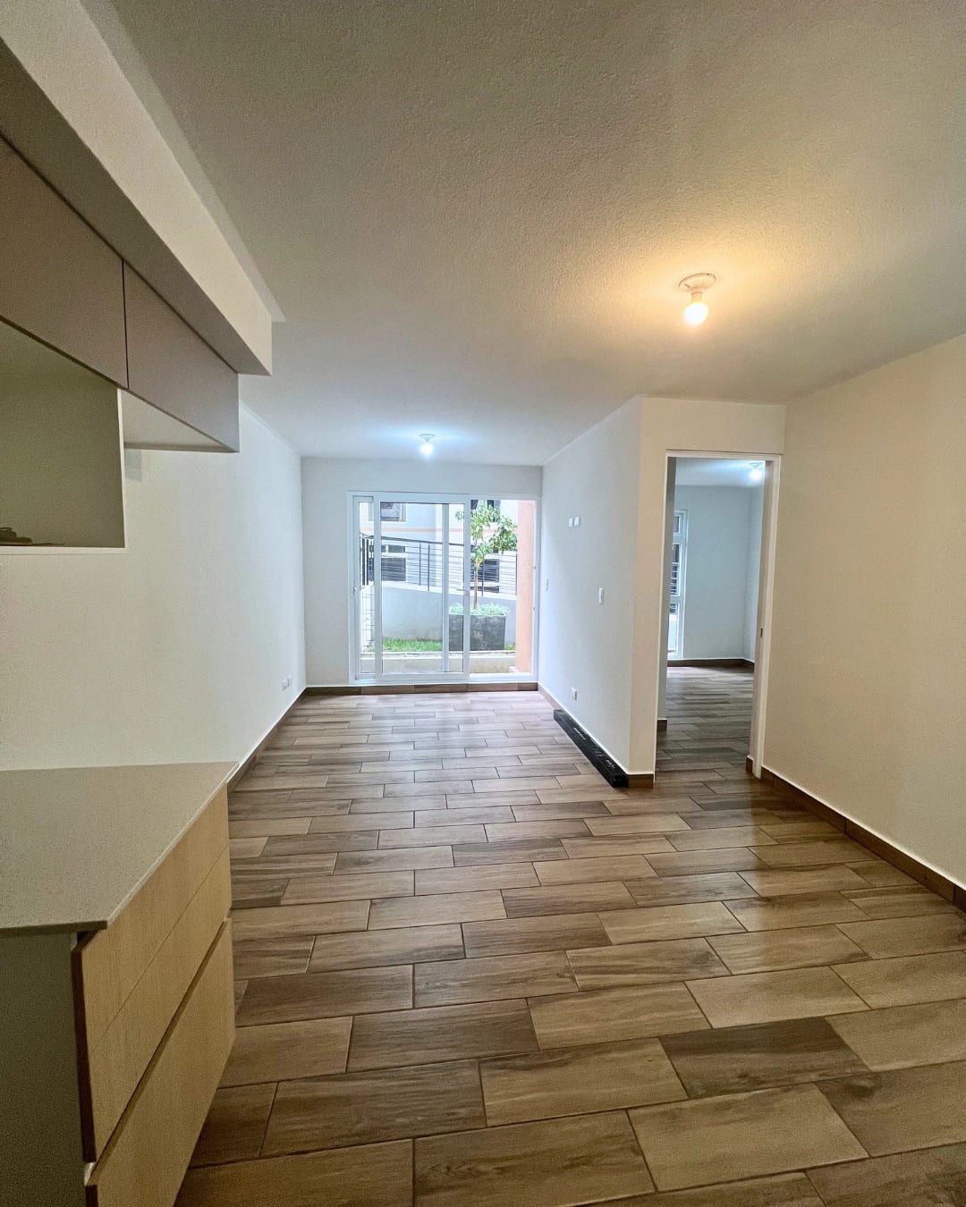 APARTAMENTO EN VENTA ZONA 16 EN PRIMER NIVEL CON JARDÍN Y BODEGA — foto 8 de 10